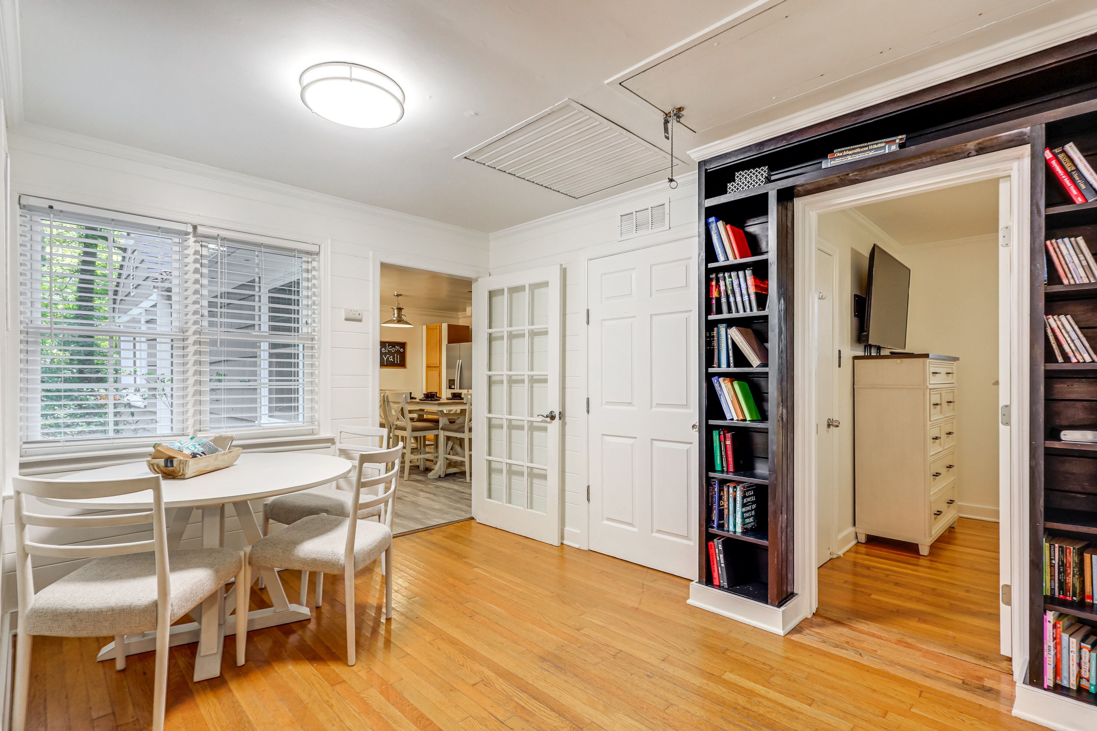Dining Nook | Central Air Conditioning