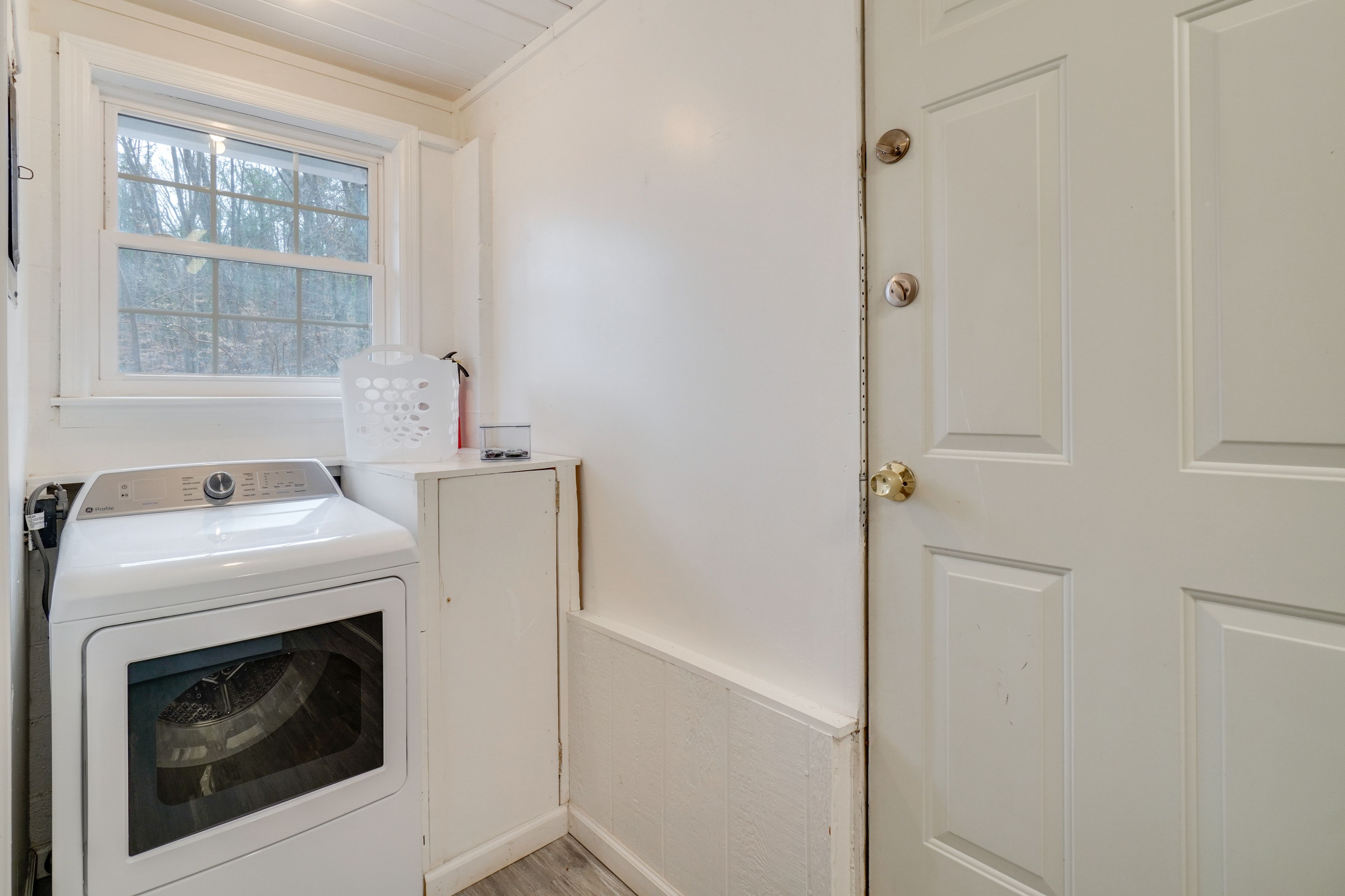 In-Unit Laundry | Linens Provided