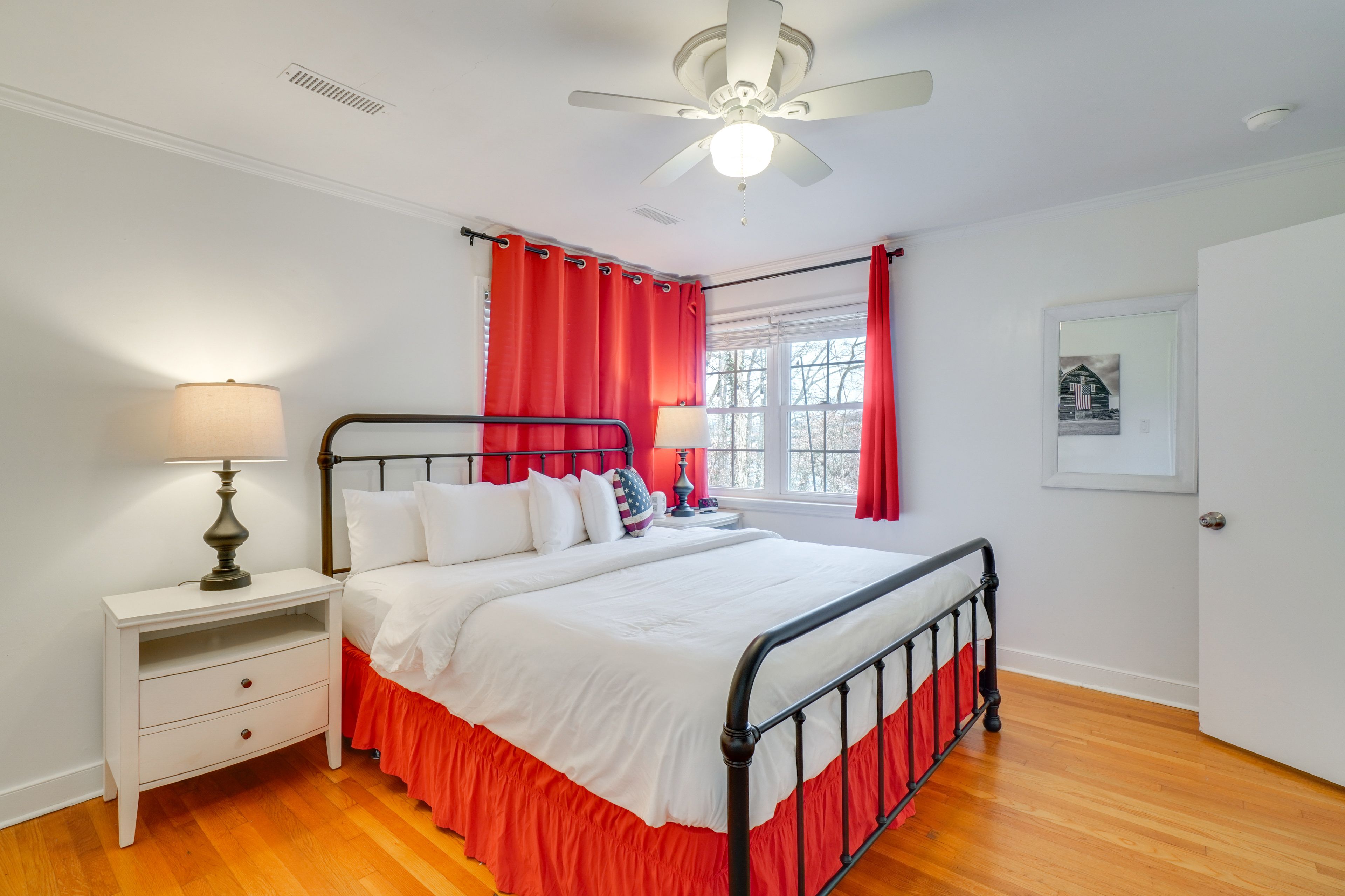 Bedroom 1 | King Bed