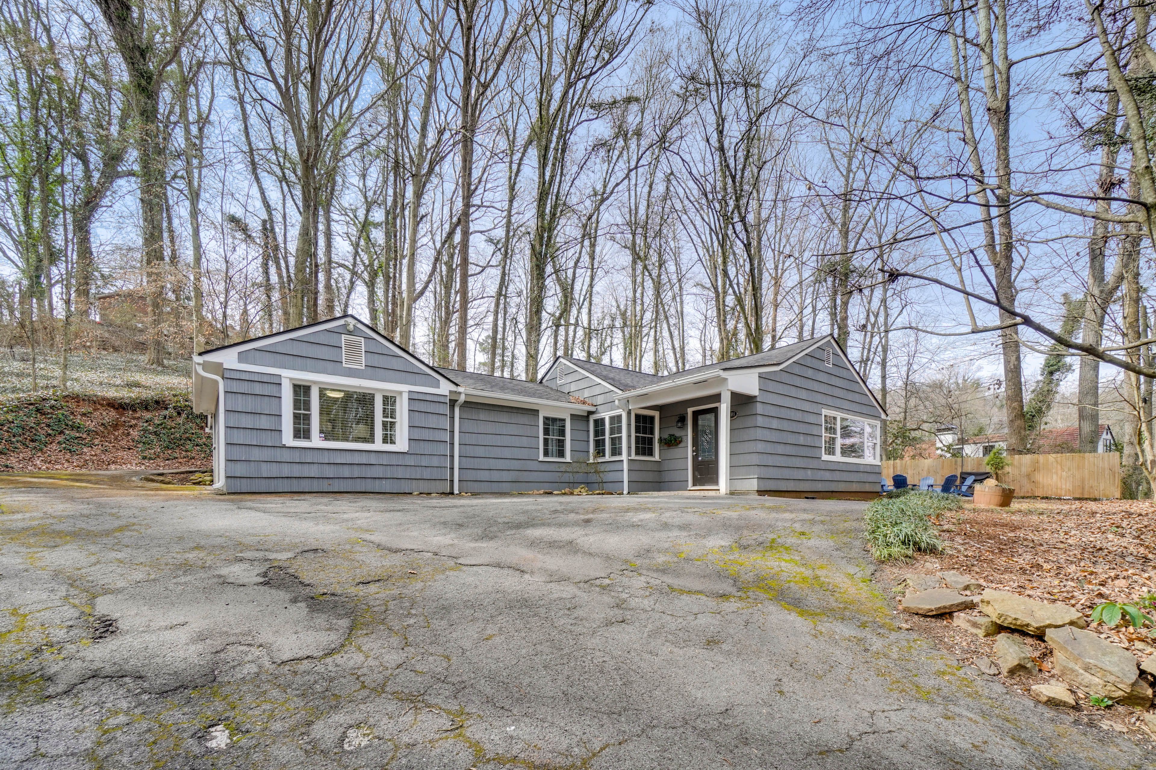Parking | Driveway (4 Vehicles)