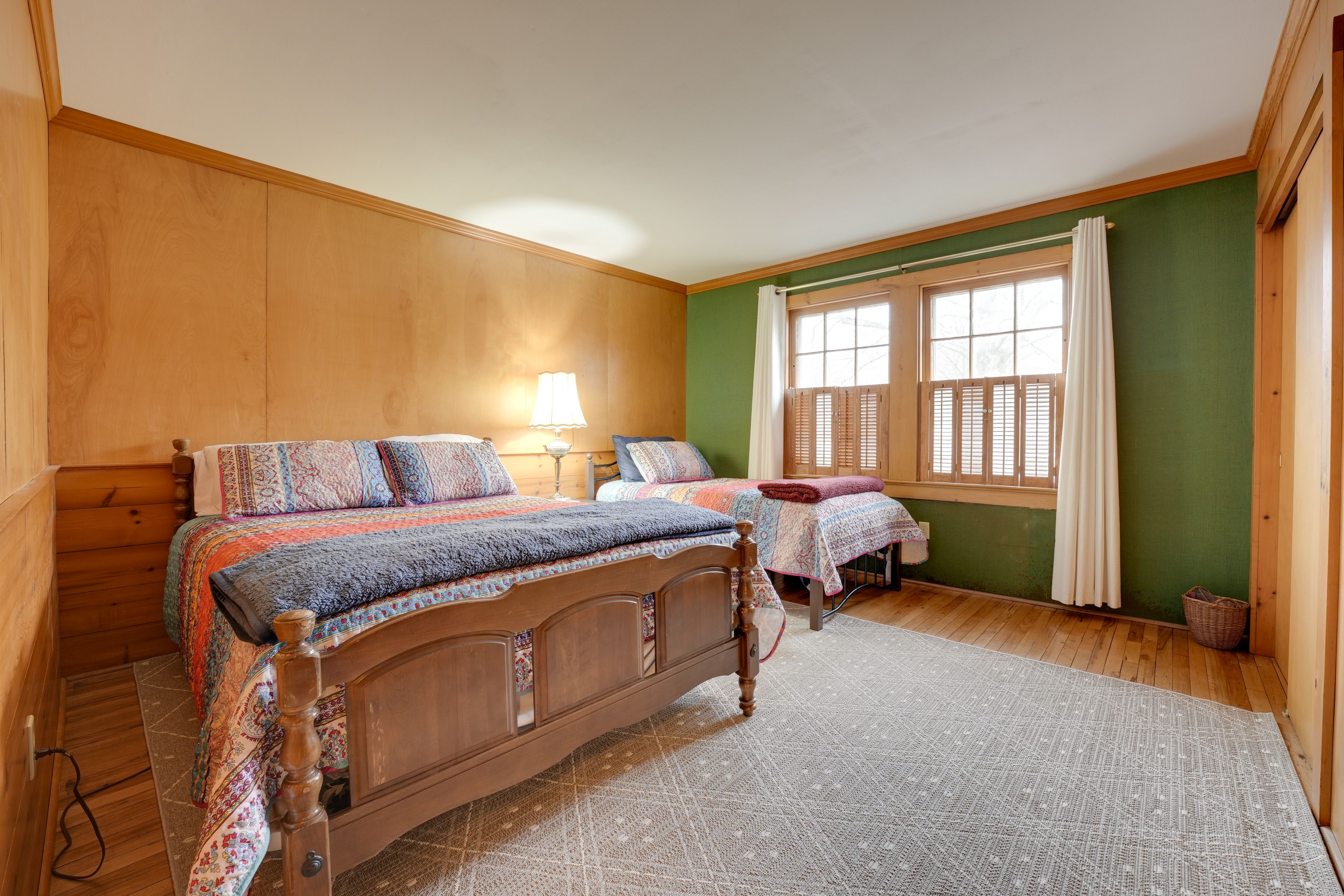 Bedroom 2 | Queen Bed | Twin Bed | Main Floor