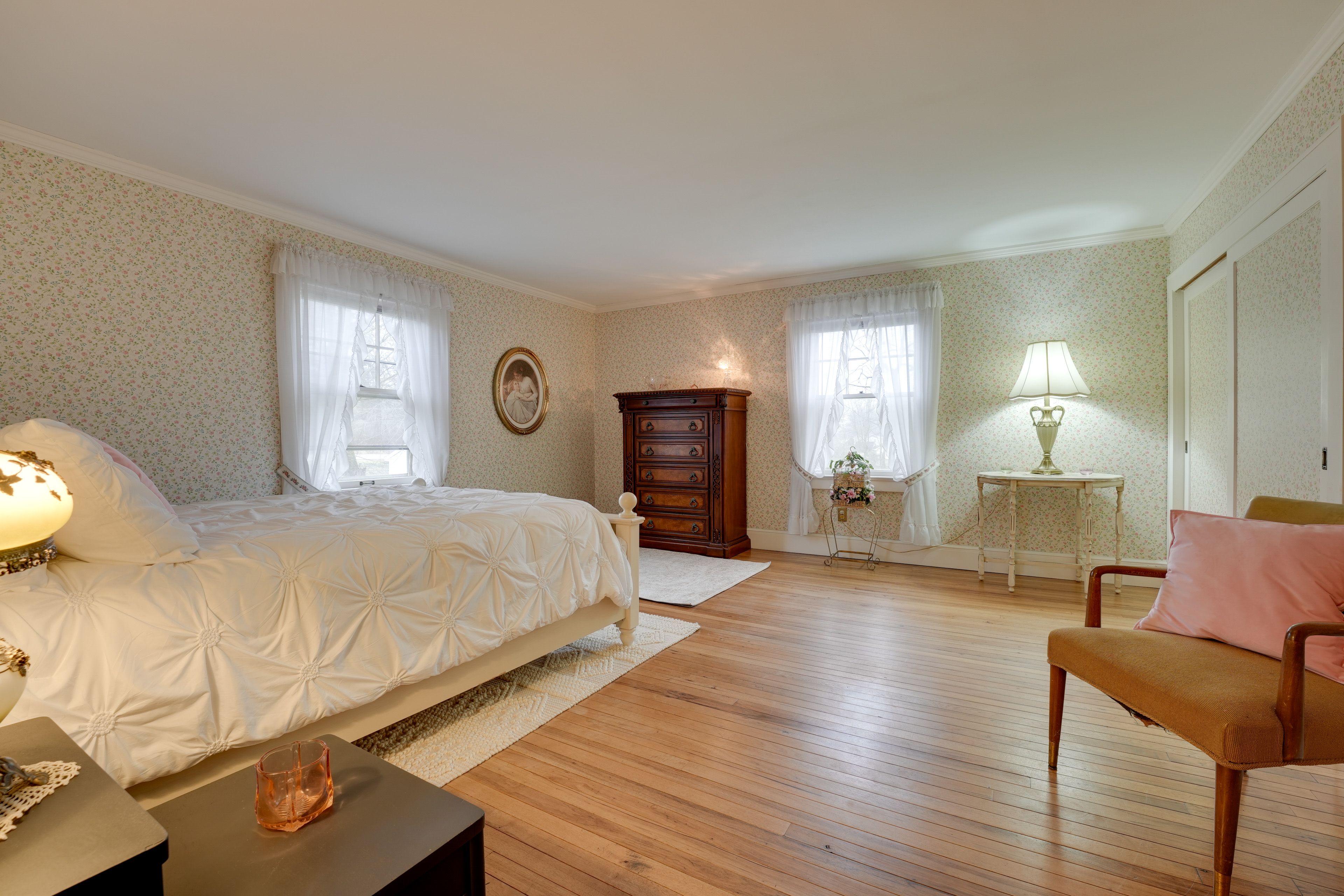 Bedroom 1 | Queen Bed | Main Floor