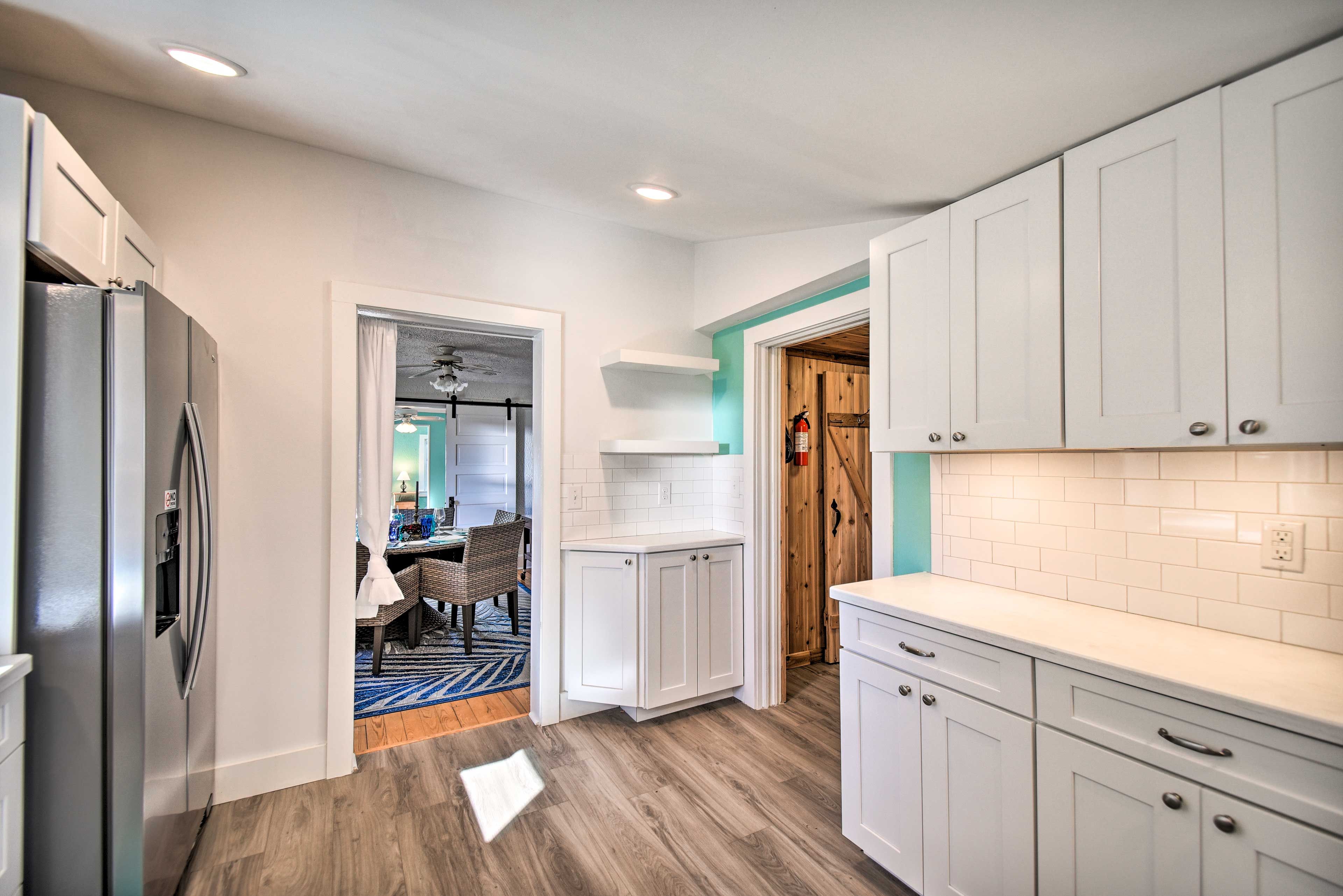 Kitchen | Drip Coffee Maker | Spices | Microwave | Dishwasher
