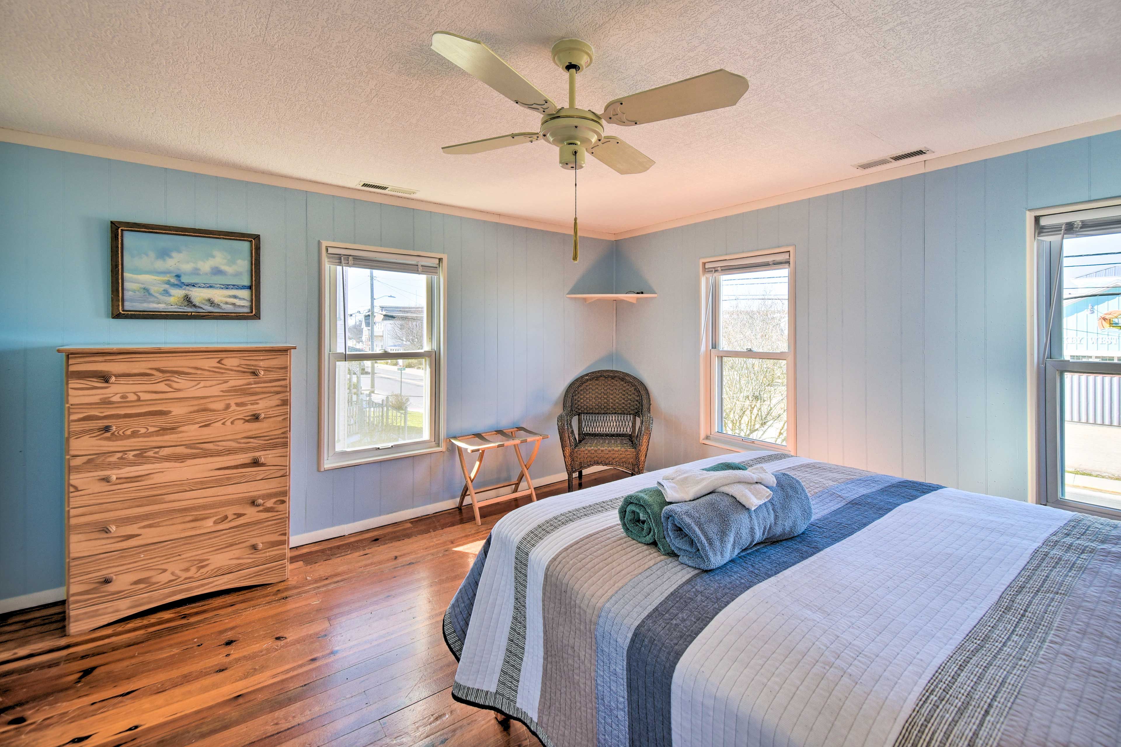 Bedroom 1 | Queen Bed