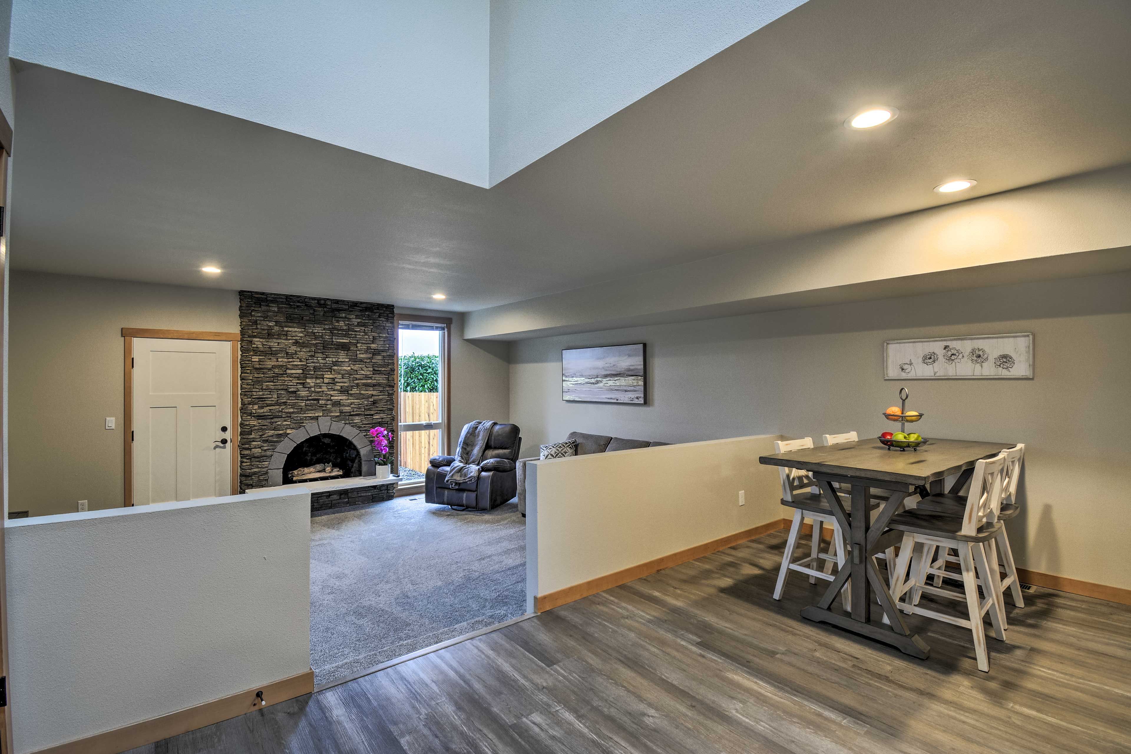 Dining Area | Dishware & Flatware Provided