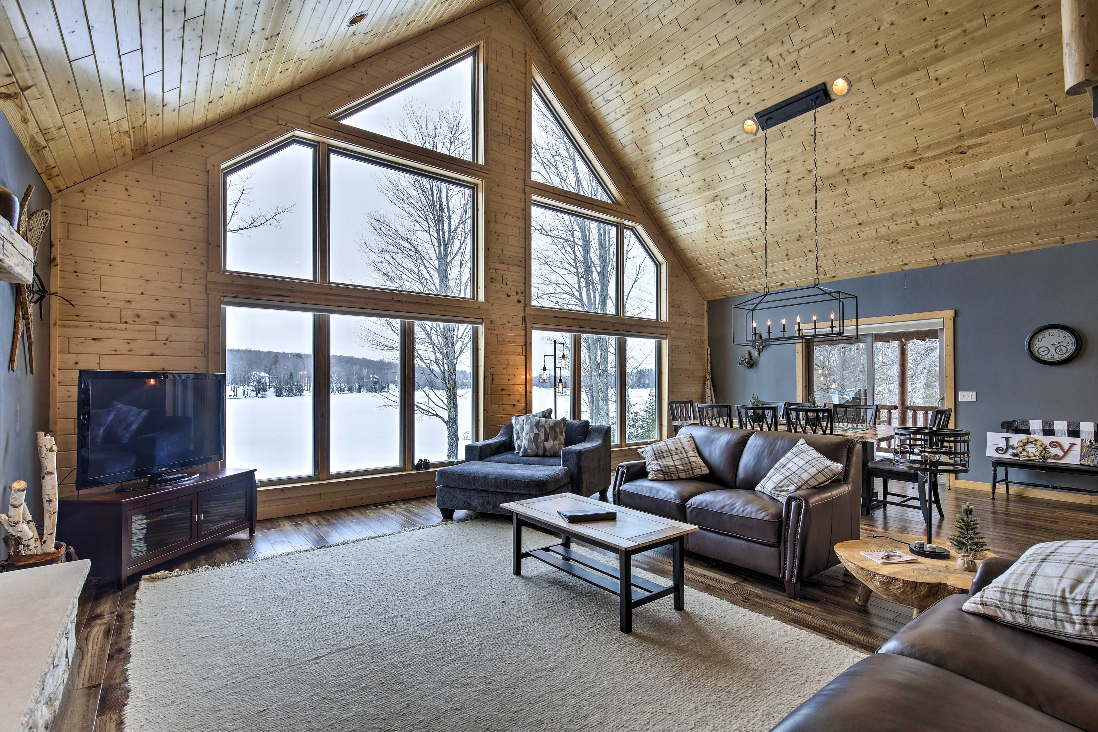 Living Room | Free WiFi | Central Heat & A/C | Smart TV | Decorative Fireplace