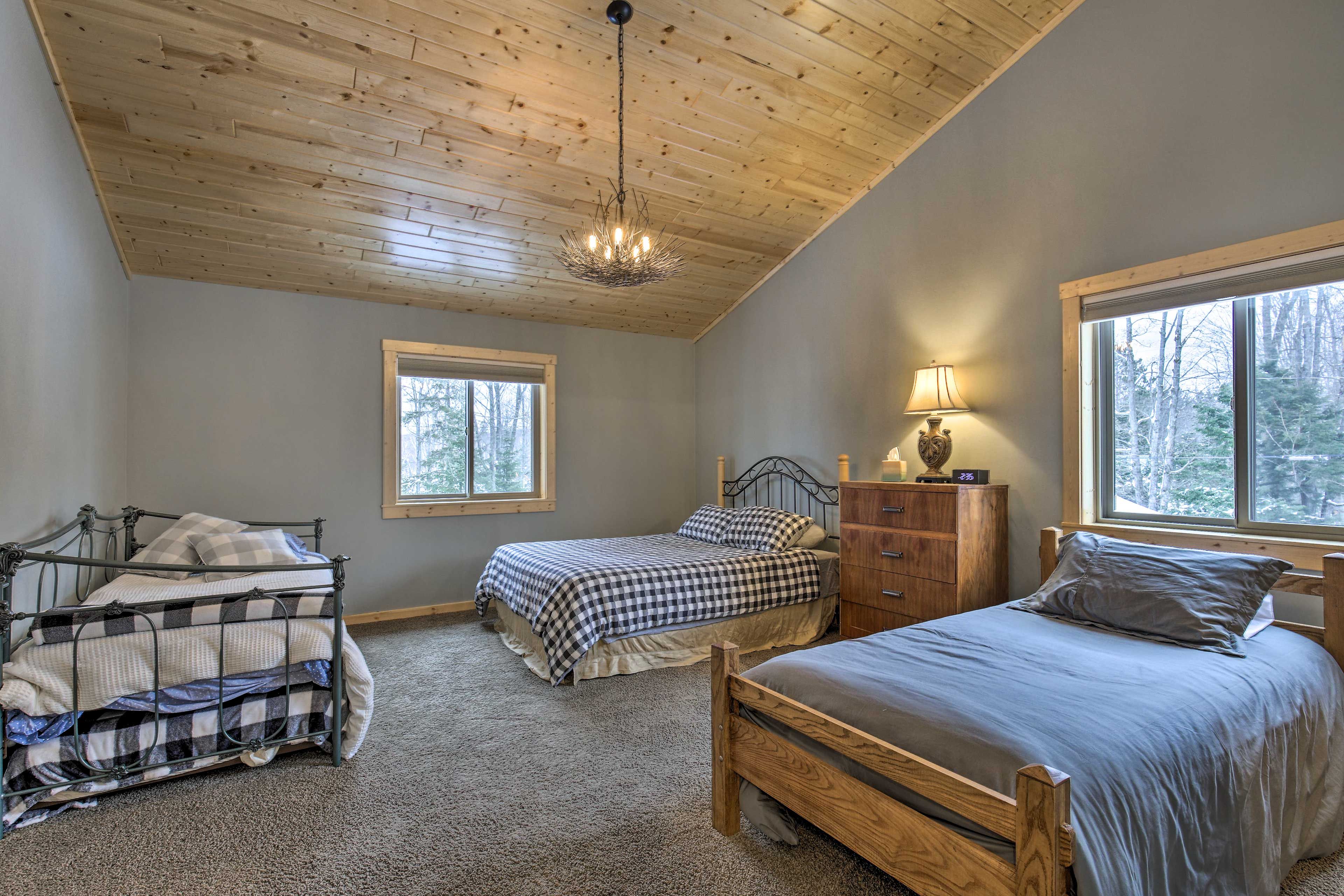 Bedroom 2 | Upper Level | Queen Bed | Twin Bed | Twin Daybed w/ Twin Trundle