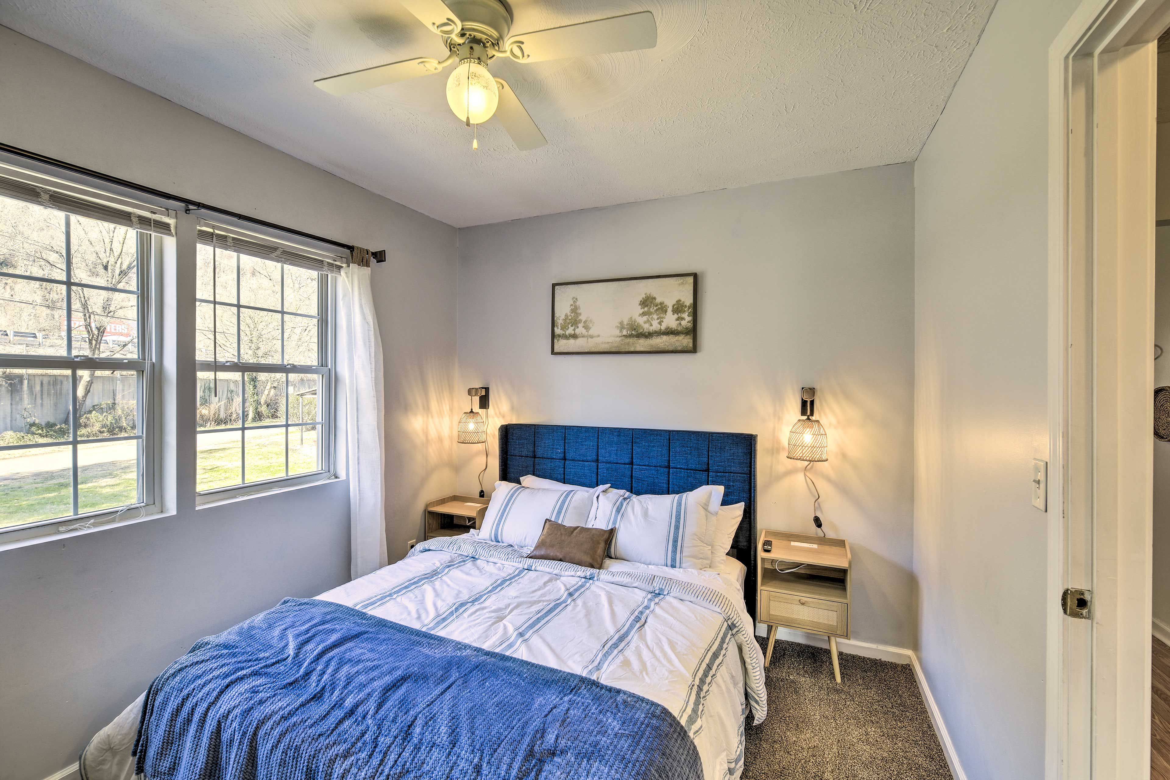Bedroom 2 | Queen Bed | Smart TV
