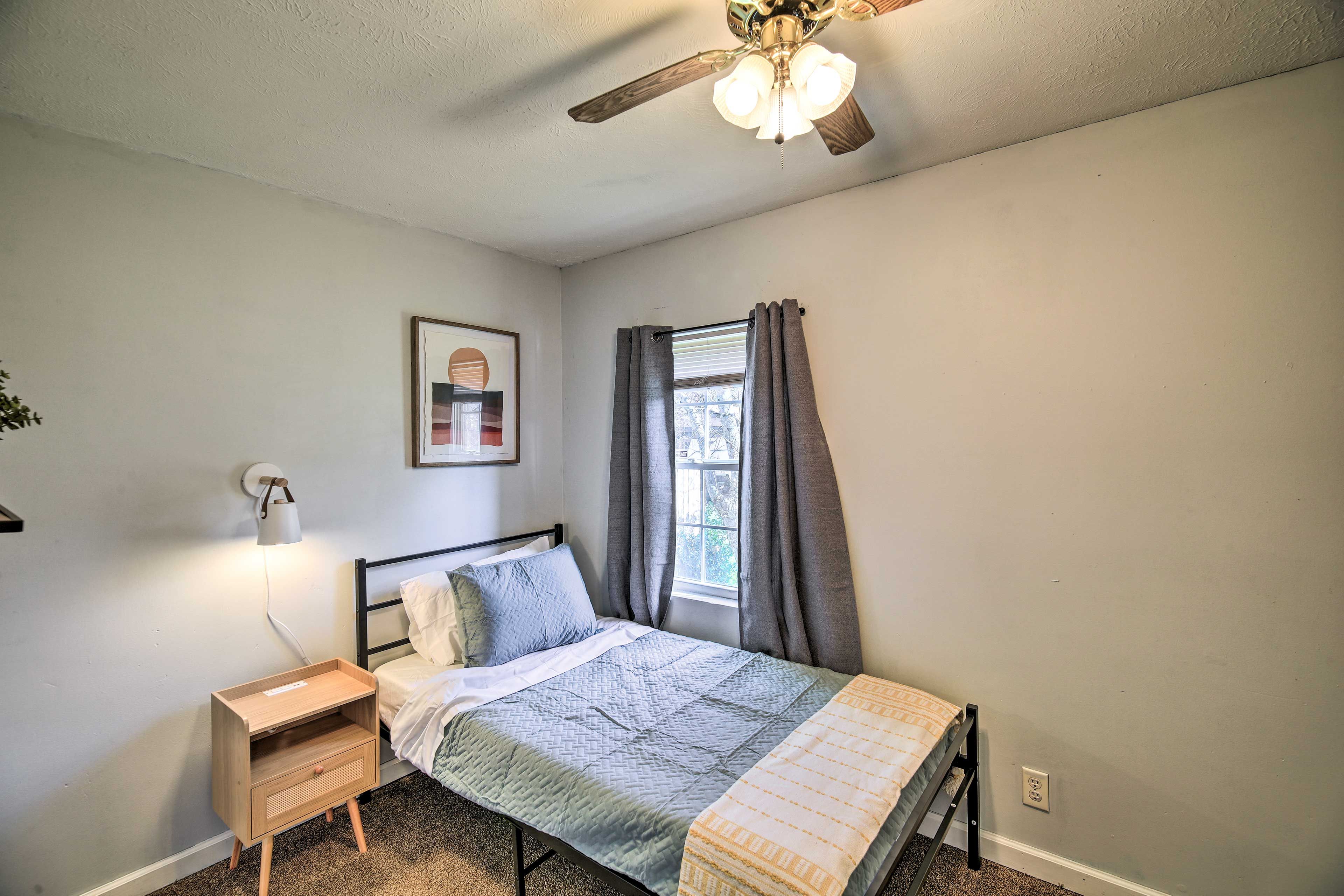 Bedroom 3 | Twin Bed | Smart TV