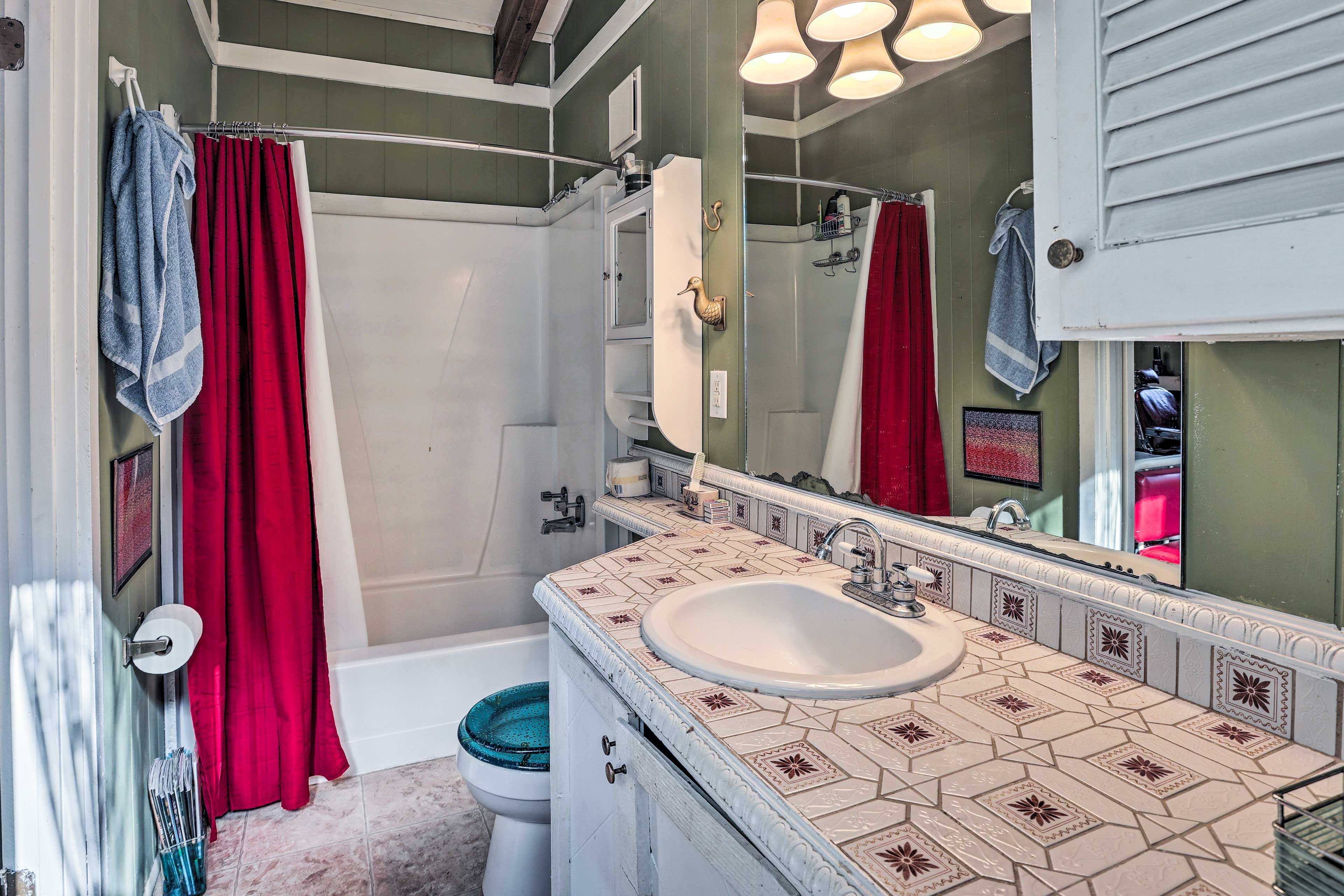 Full Bathroom | Iron & Board | Hair Dryer