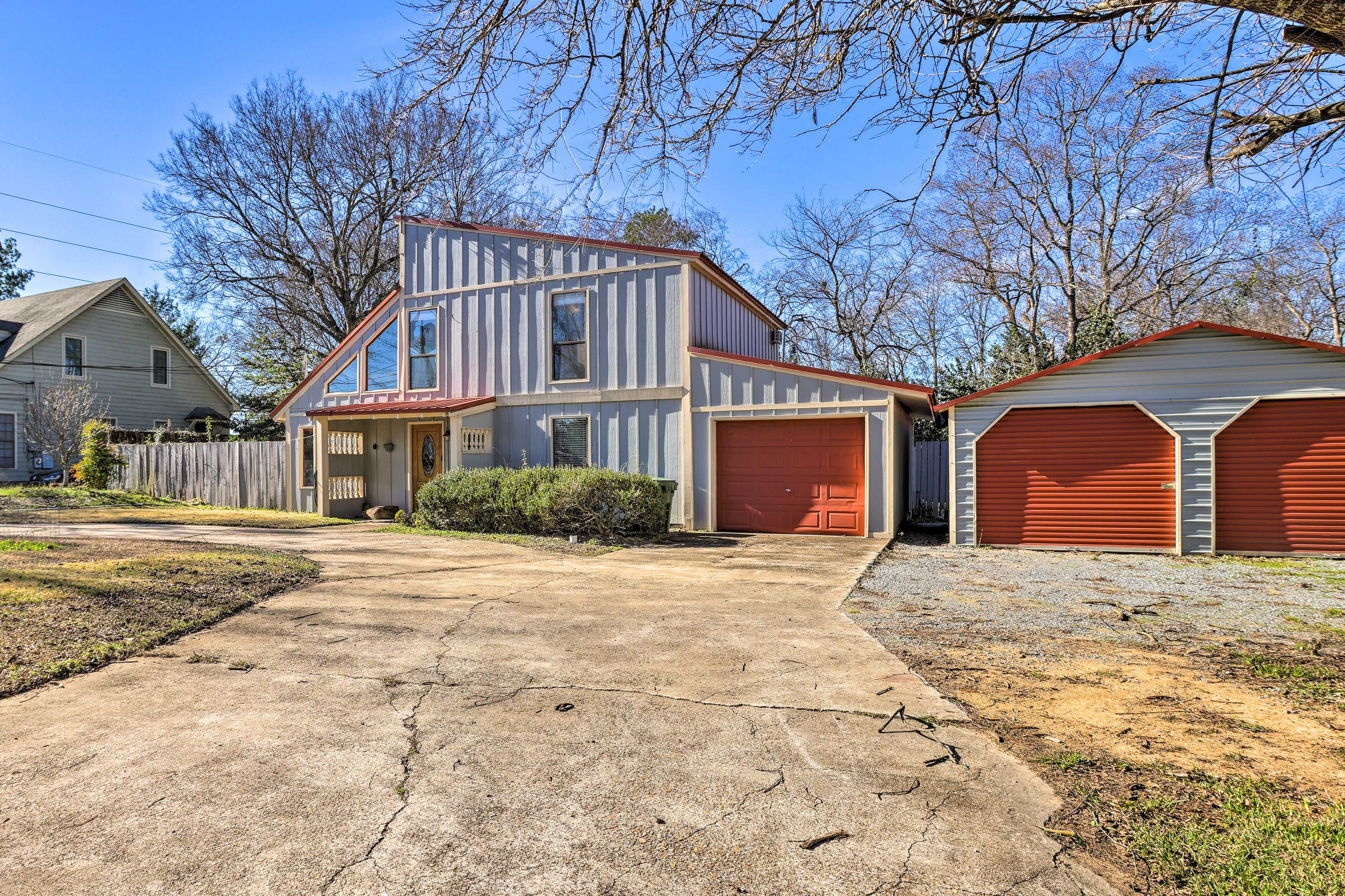 Montgomery Vacation Rental | 1,568 Sq Ft | 3BR | 2BA | 1 Step Required