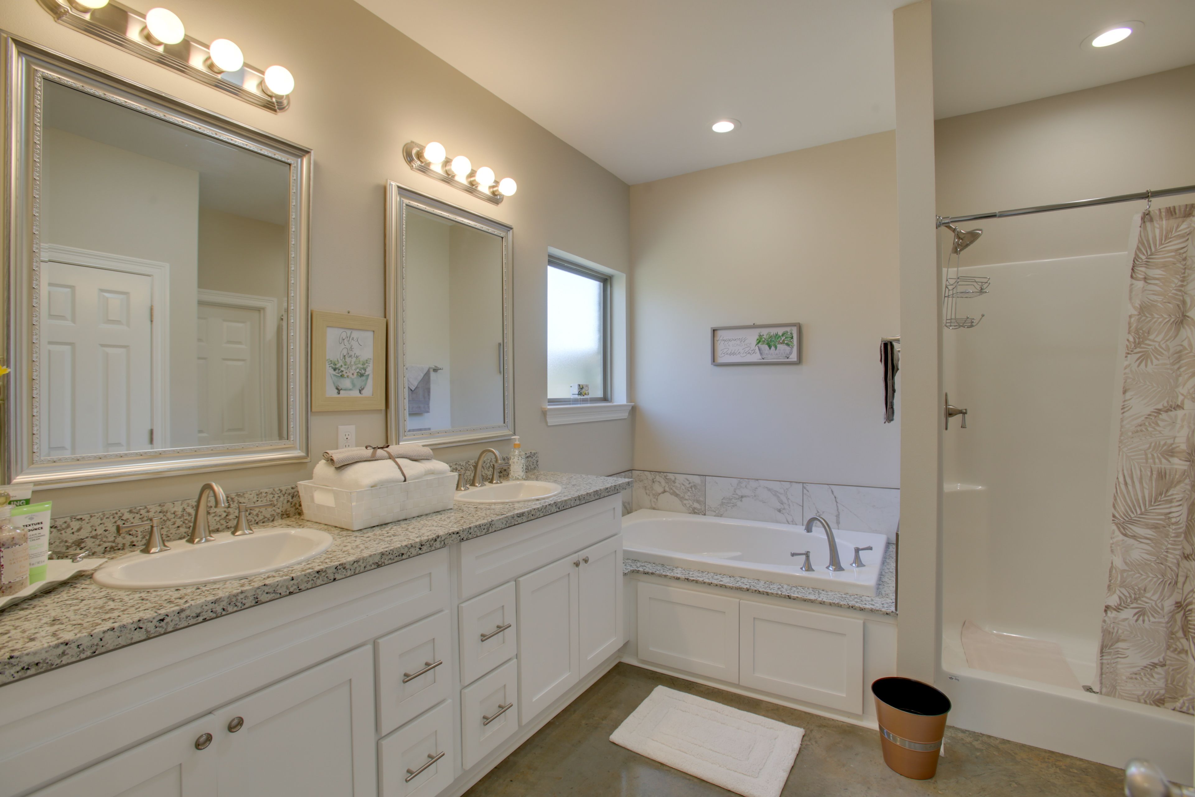 En-Suite Bathroom | Towels Provided | Complimentary Toiletries