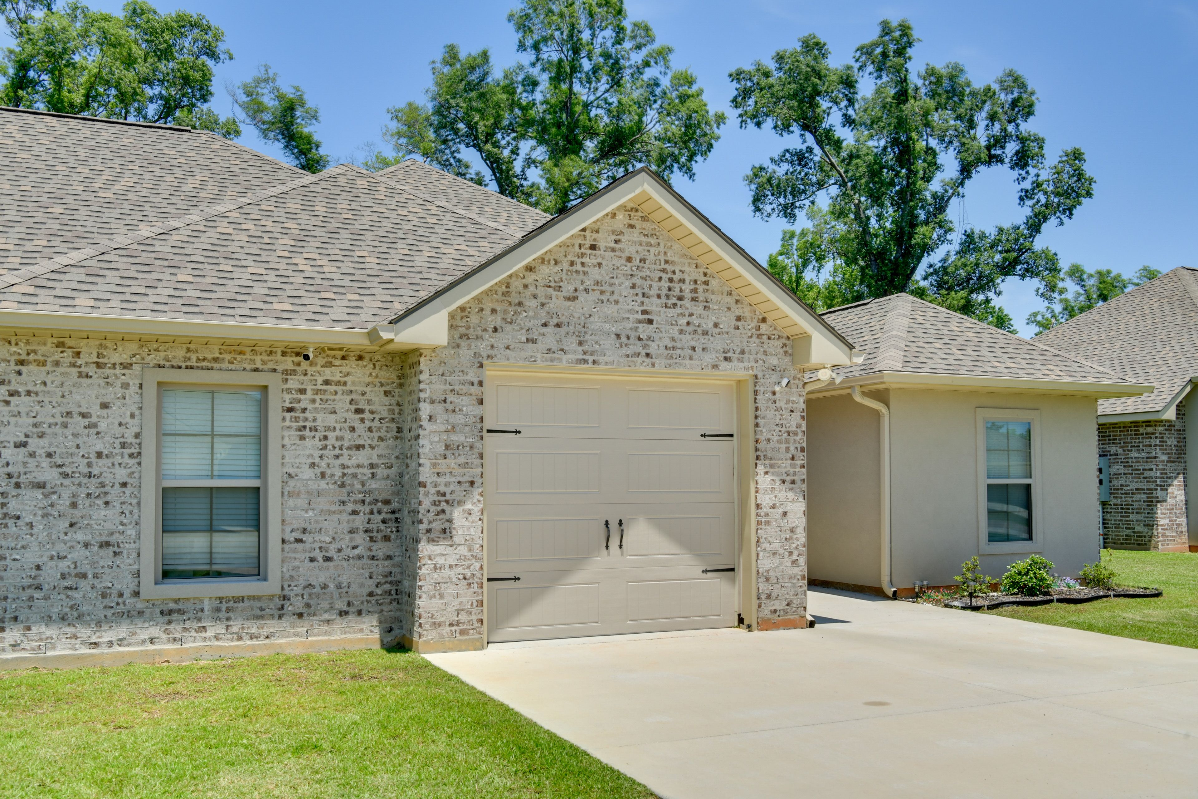 Parking | Garage (1 Vehicle) | Driveway (4 Vehicles)