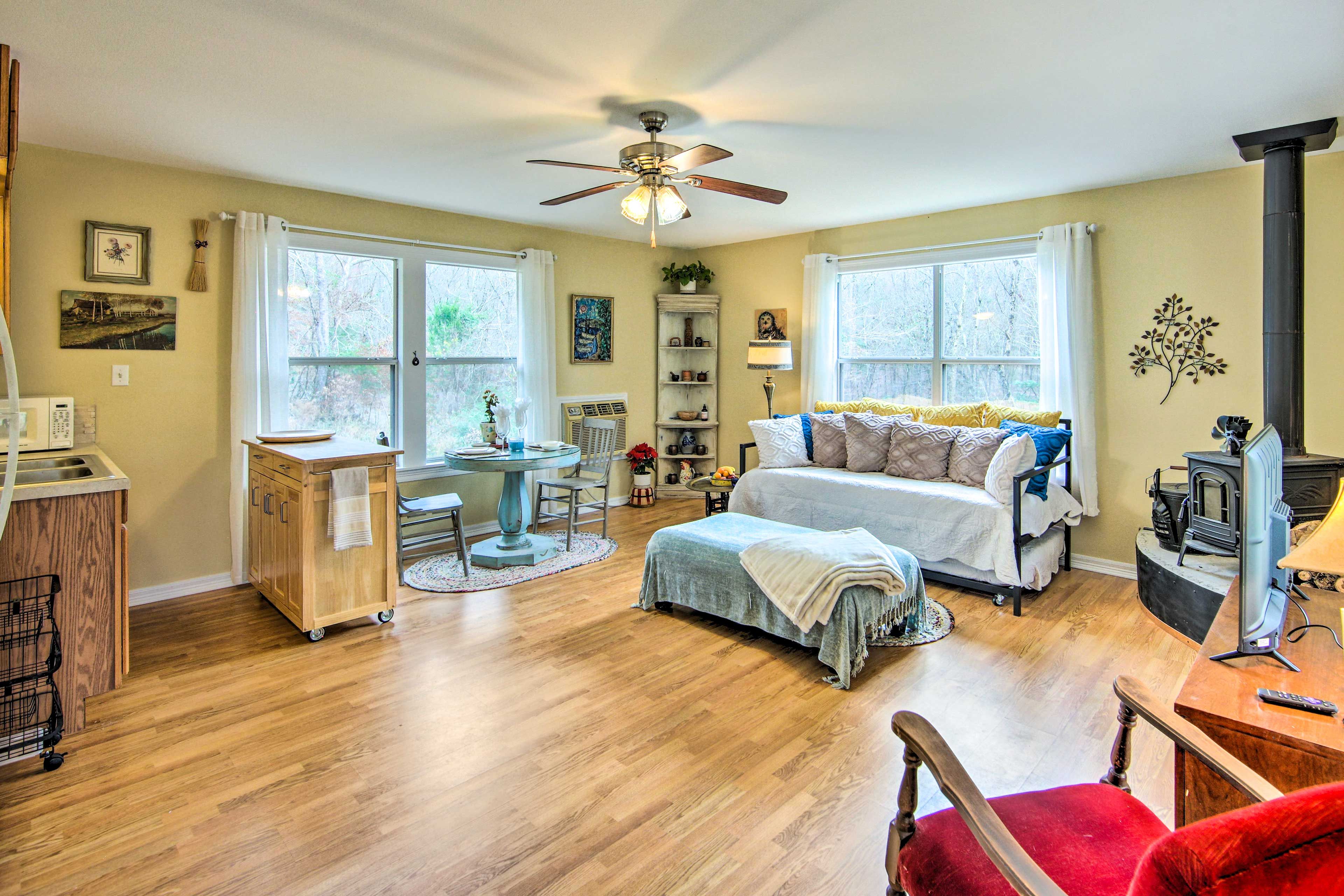 Living Room | Twin Daybed w/ Twin Trundle | Smart TV | Wood-Burning Stove