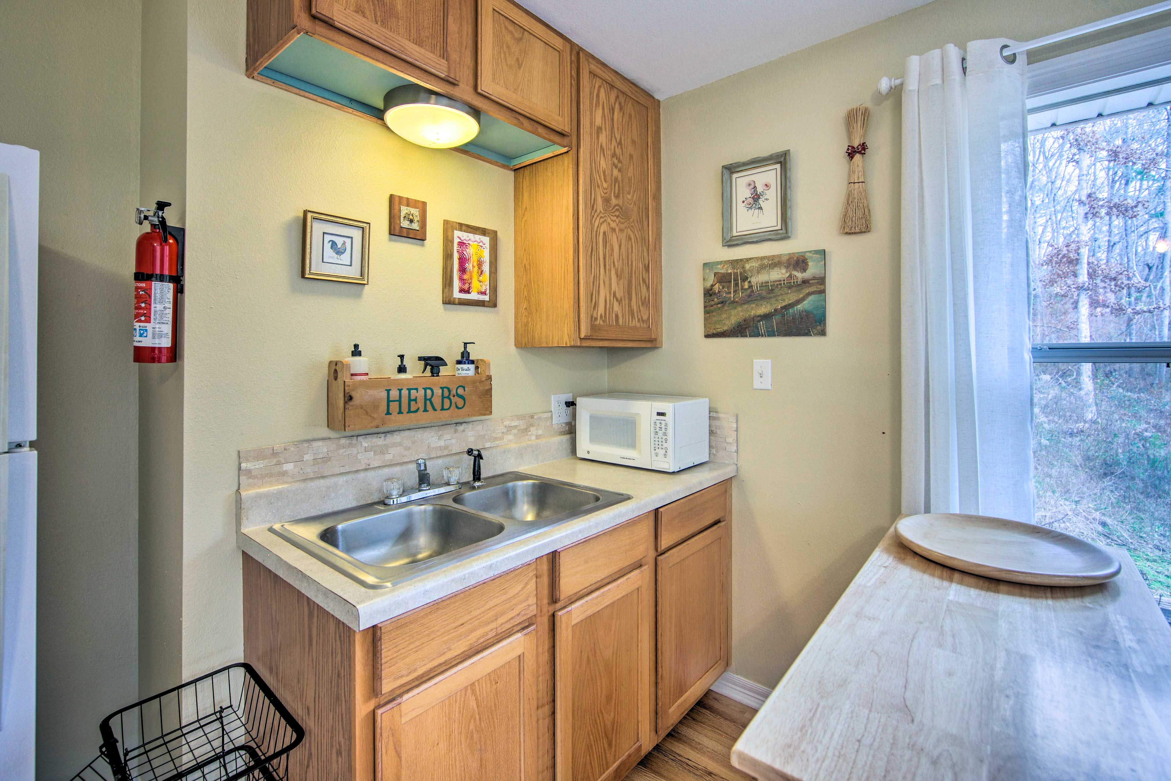 Kitchen | Toaster | Pots & Pans | Stove/Oven | Cooking Utensils