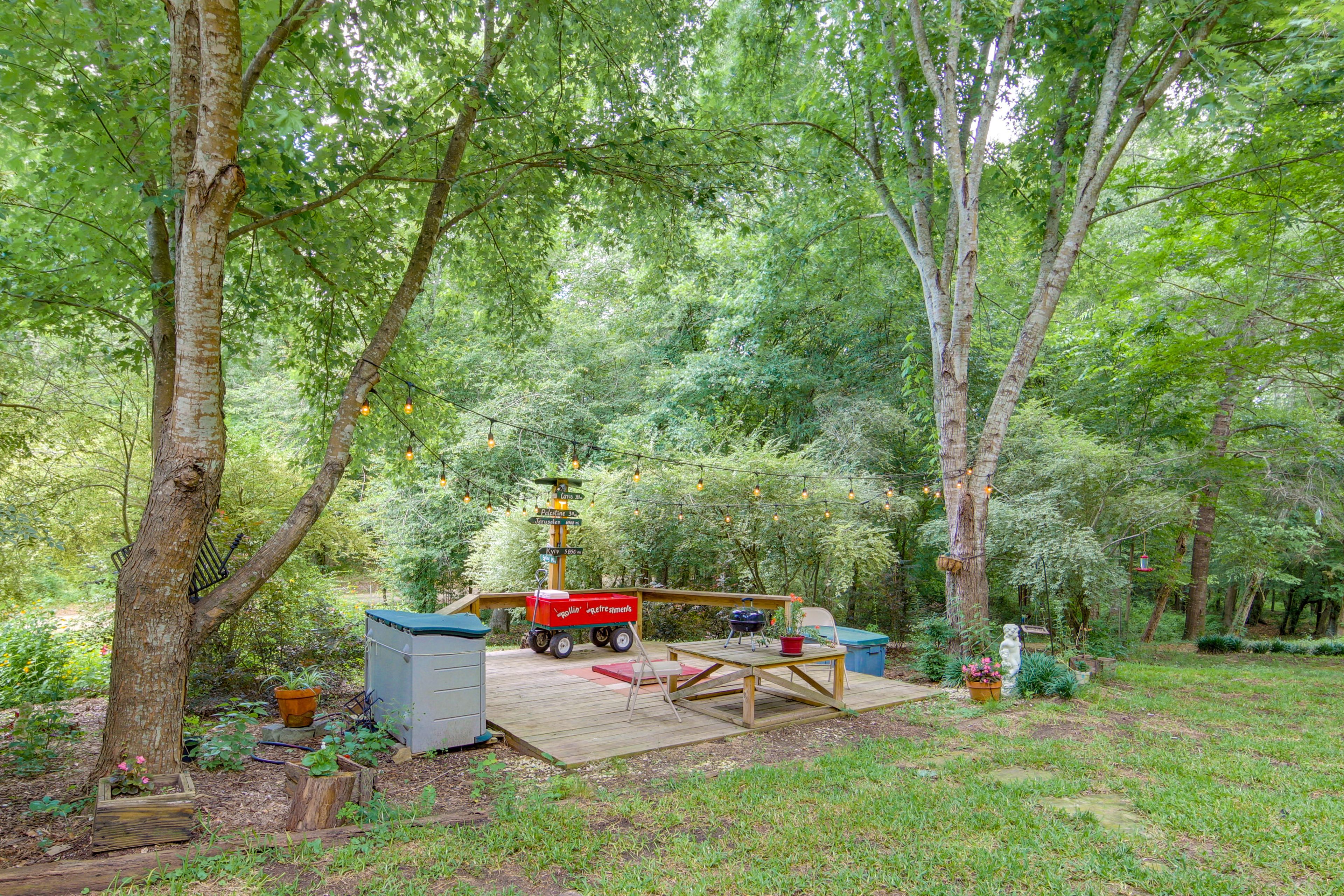 Shared Deck | Fire Pit | Charcoal Grill