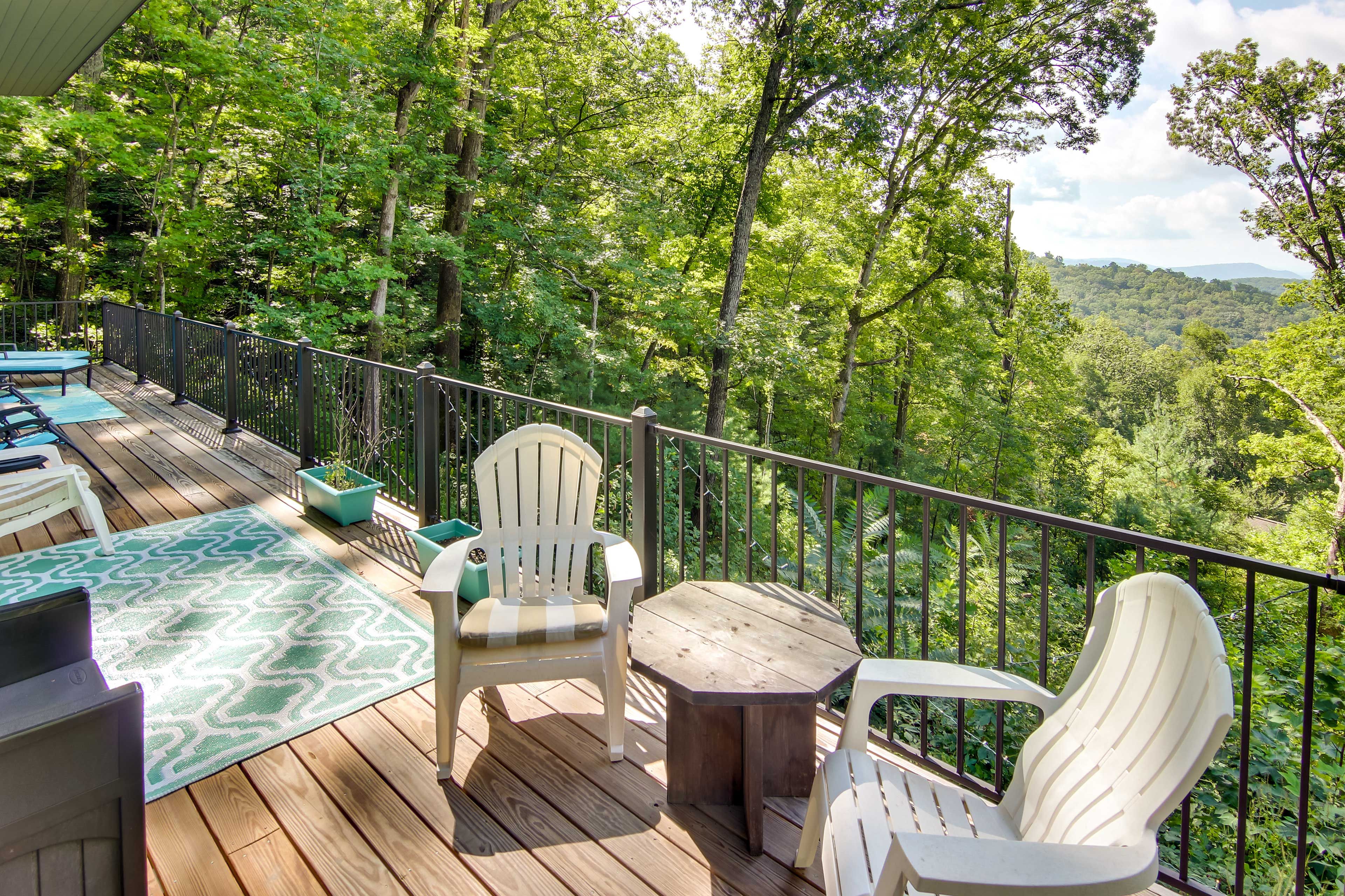 Deck | Gas Grill (Propane Provided)