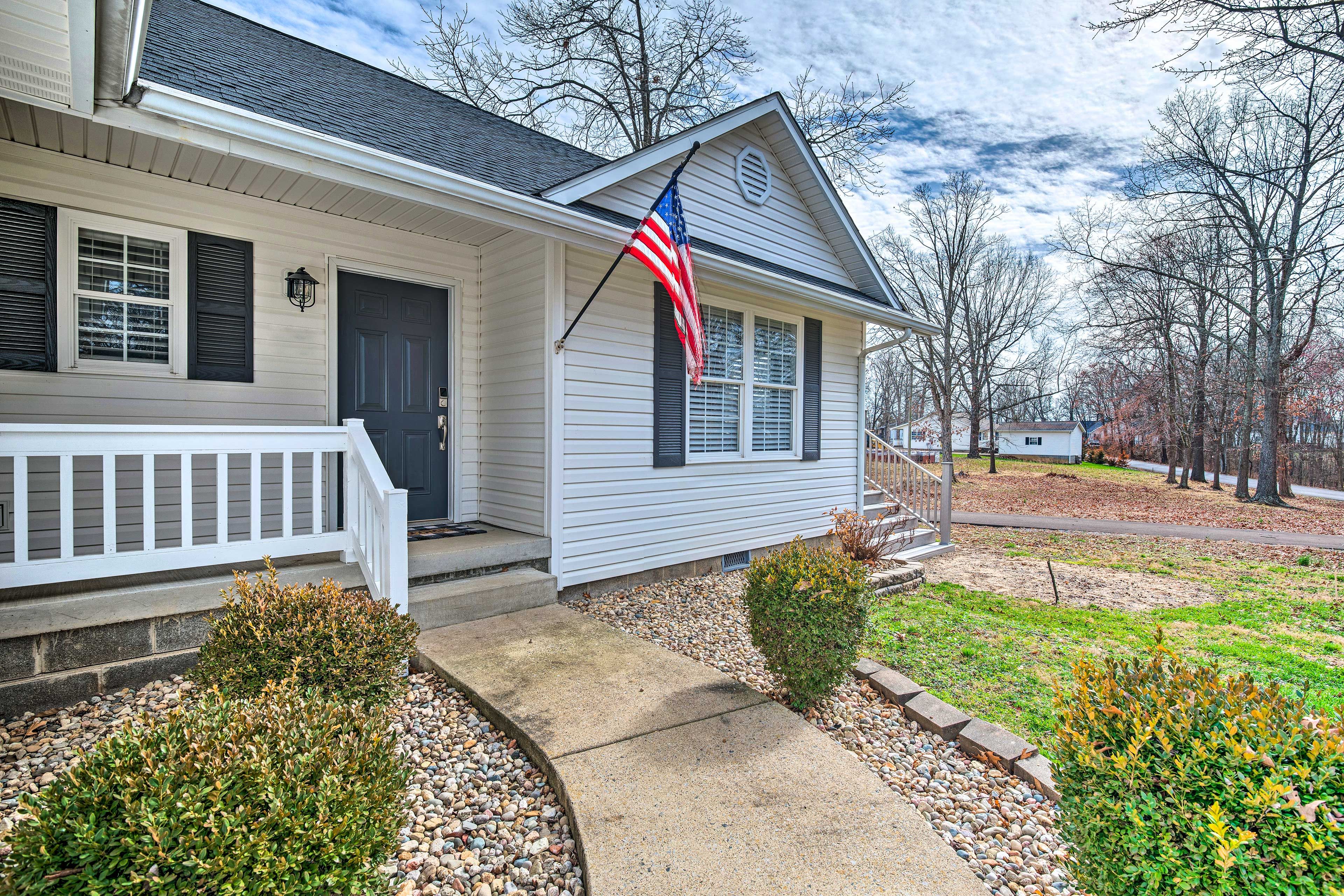Home Exterior | Parking | Garage (1 Vehicle) | Driveway (3 Vehicles)