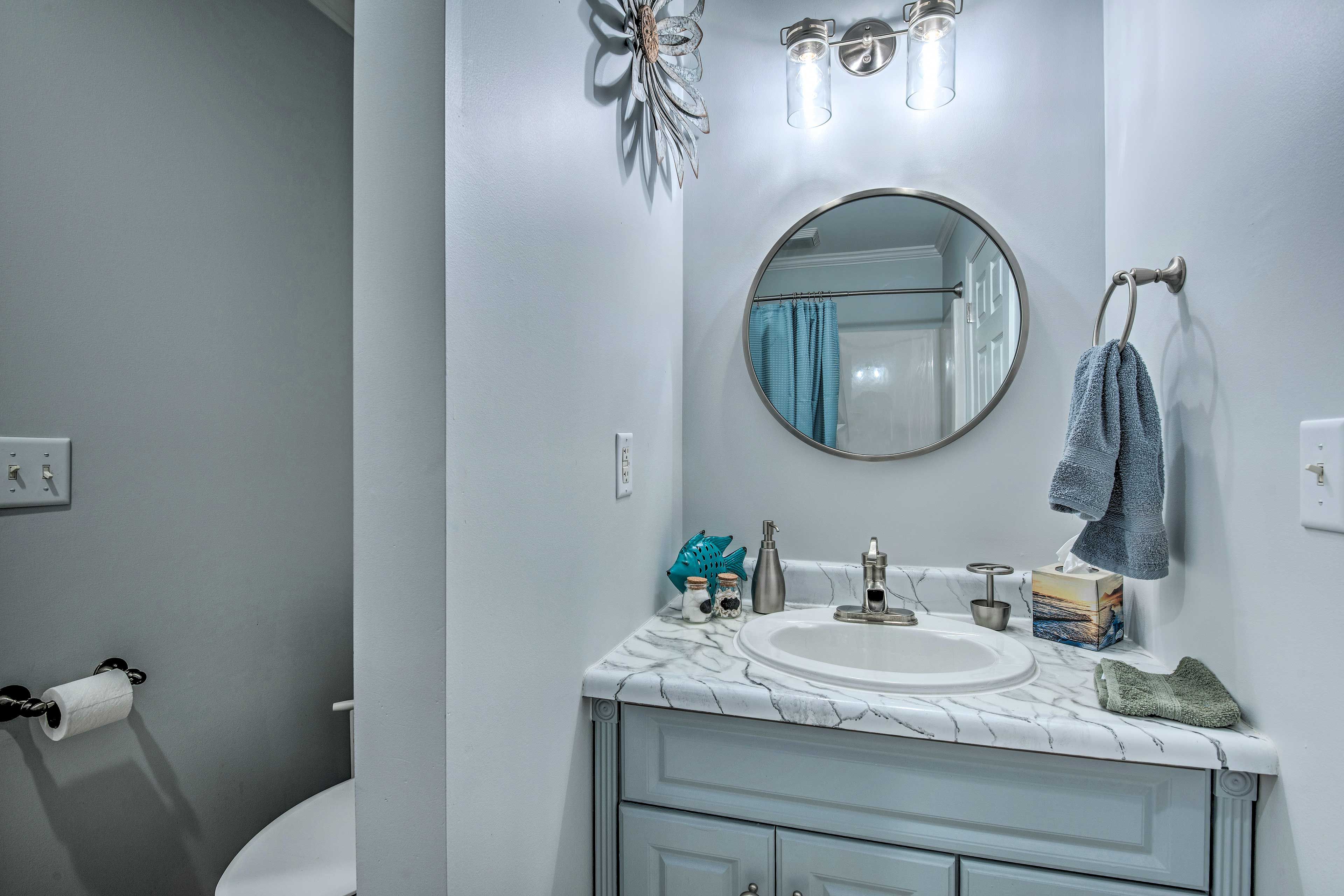 Full Bathroom | Complimentary Toiletries