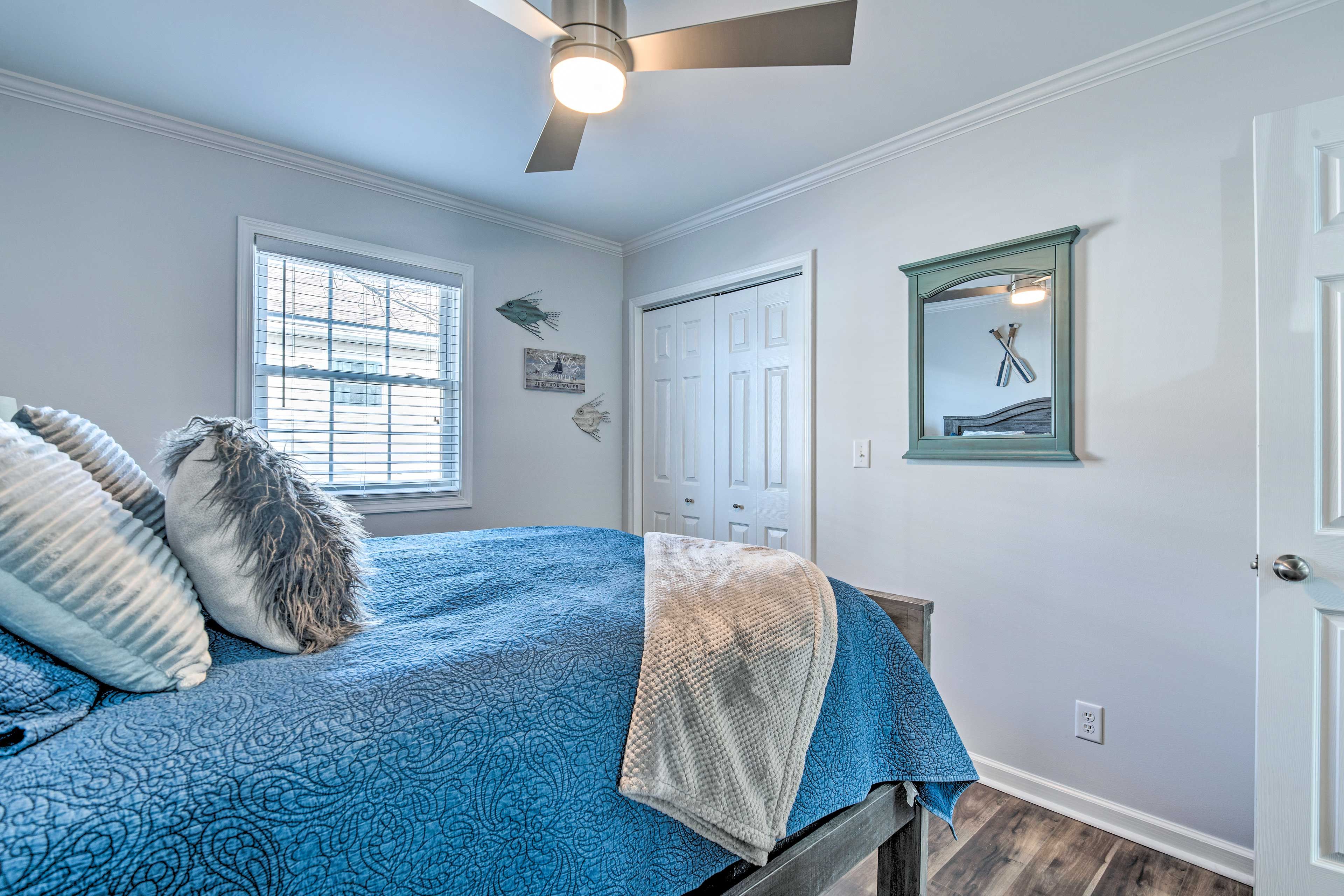 Bedroom 2 | Queen Bed | Smart TV