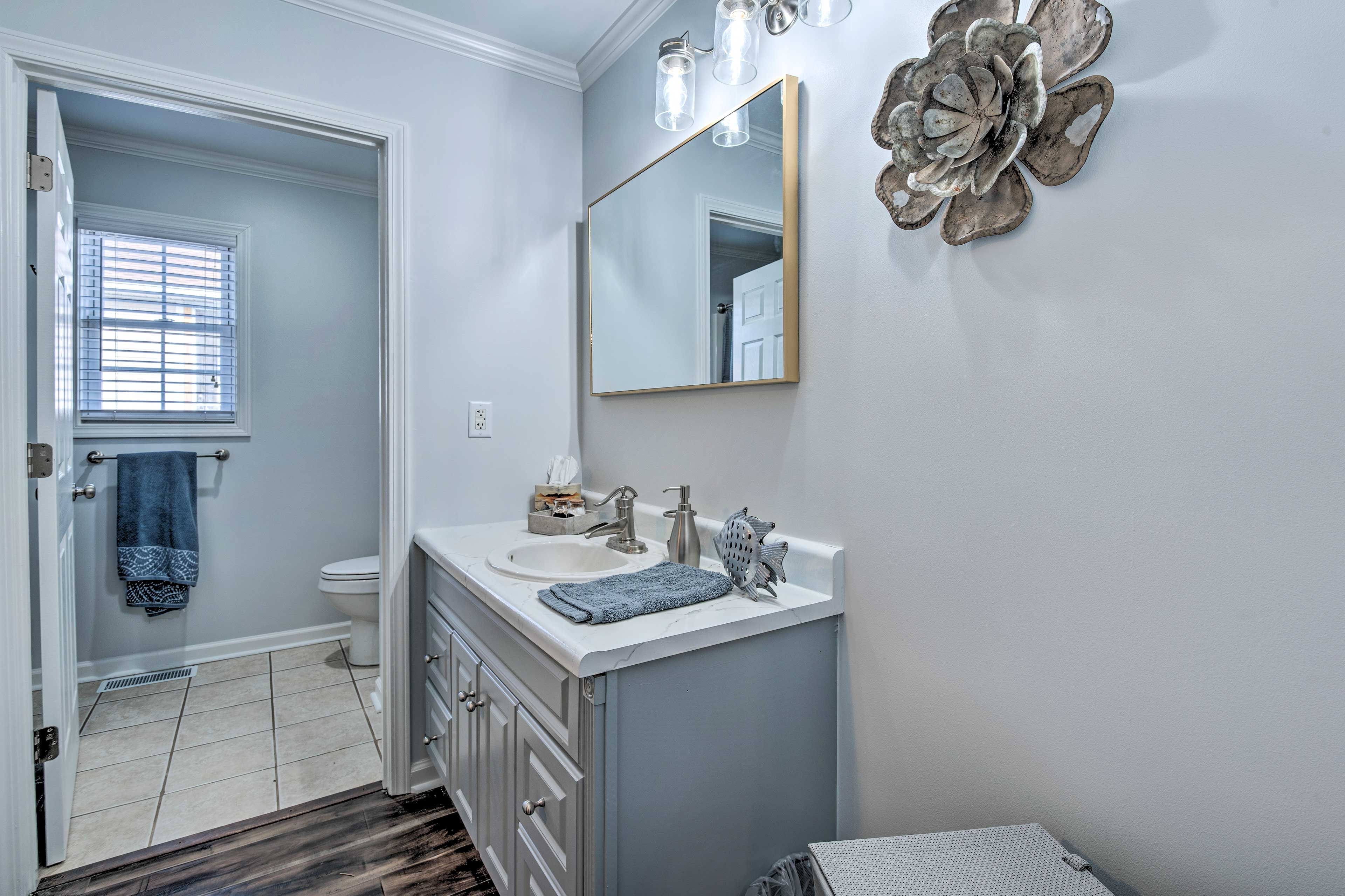Full Bathroom | Towels Provided | Hair Dryer