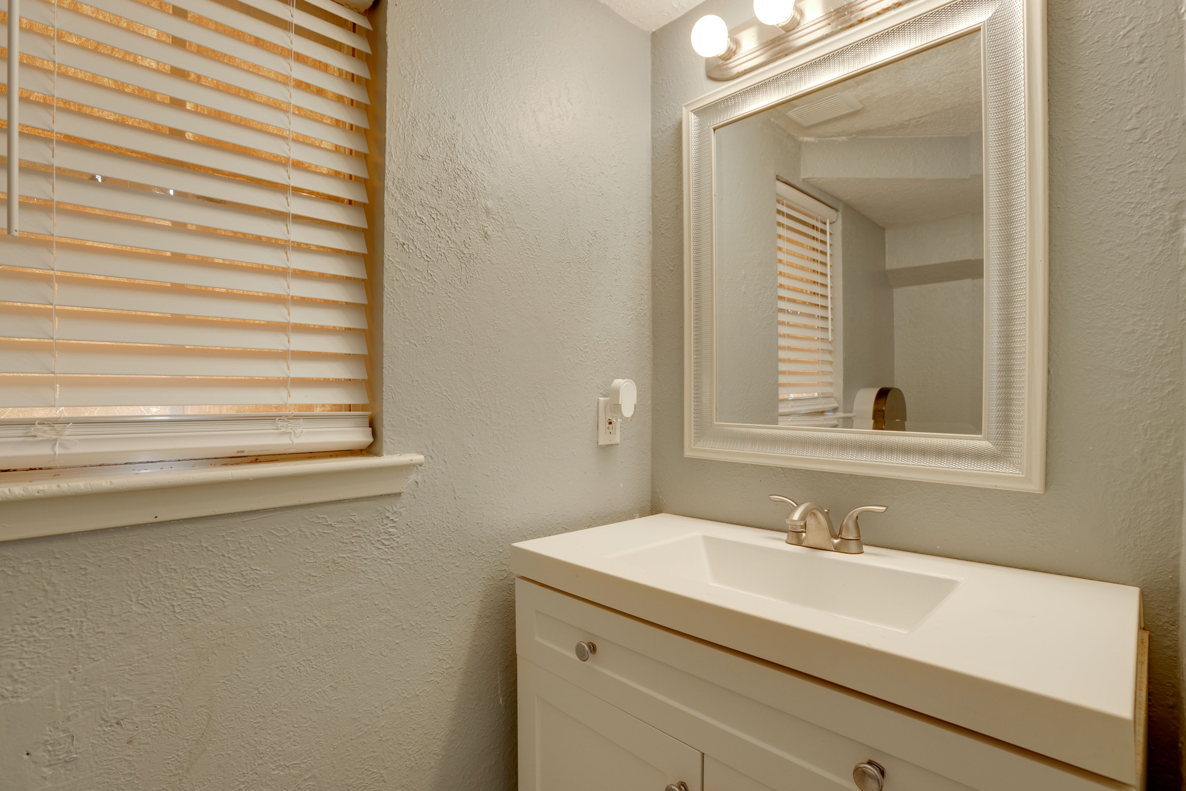 Half Bathroom | 1st Floor