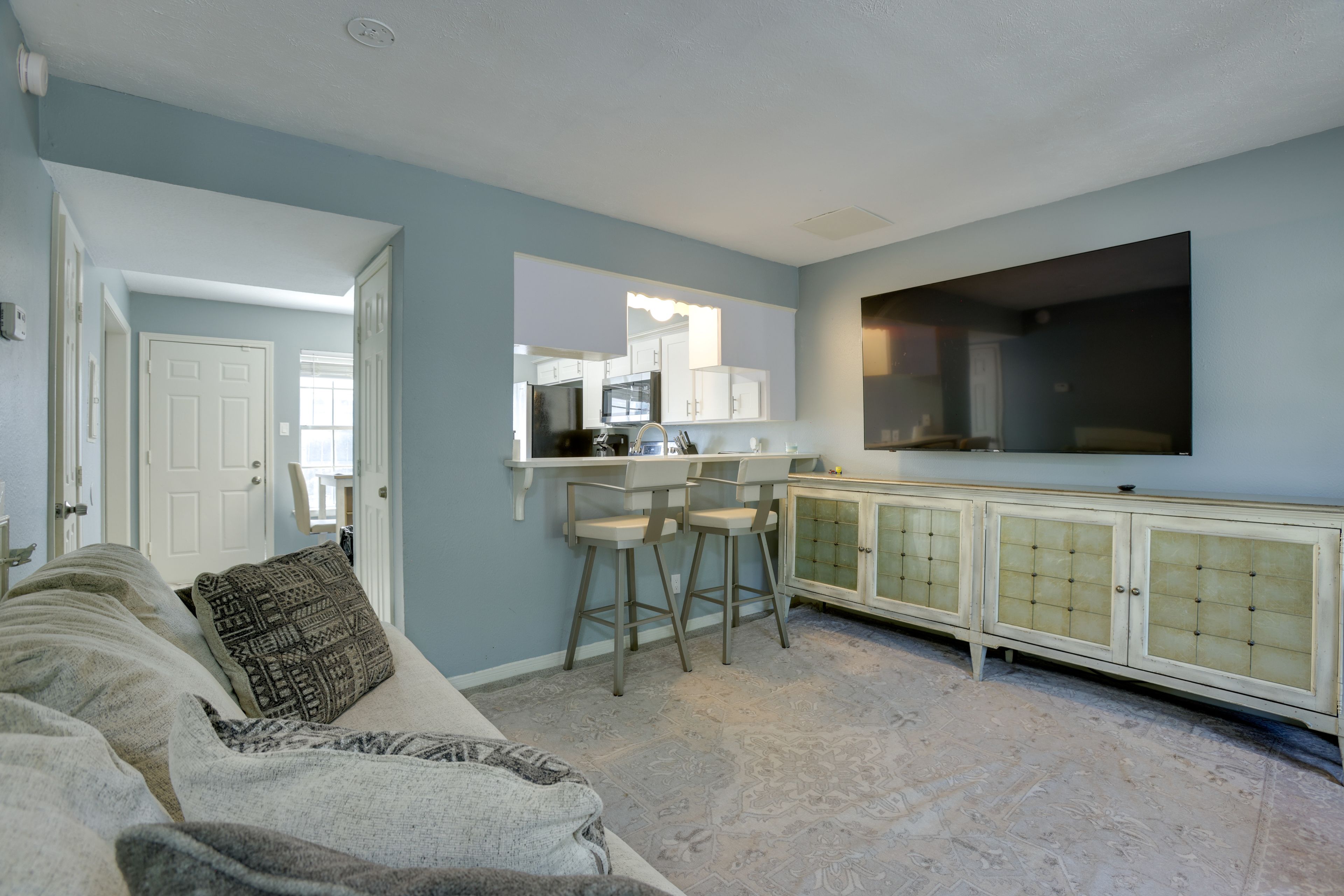 Humble Vacation Rental | 2BR | 1.5BA | 1,000 Sq Ft | 1 Step to Enter