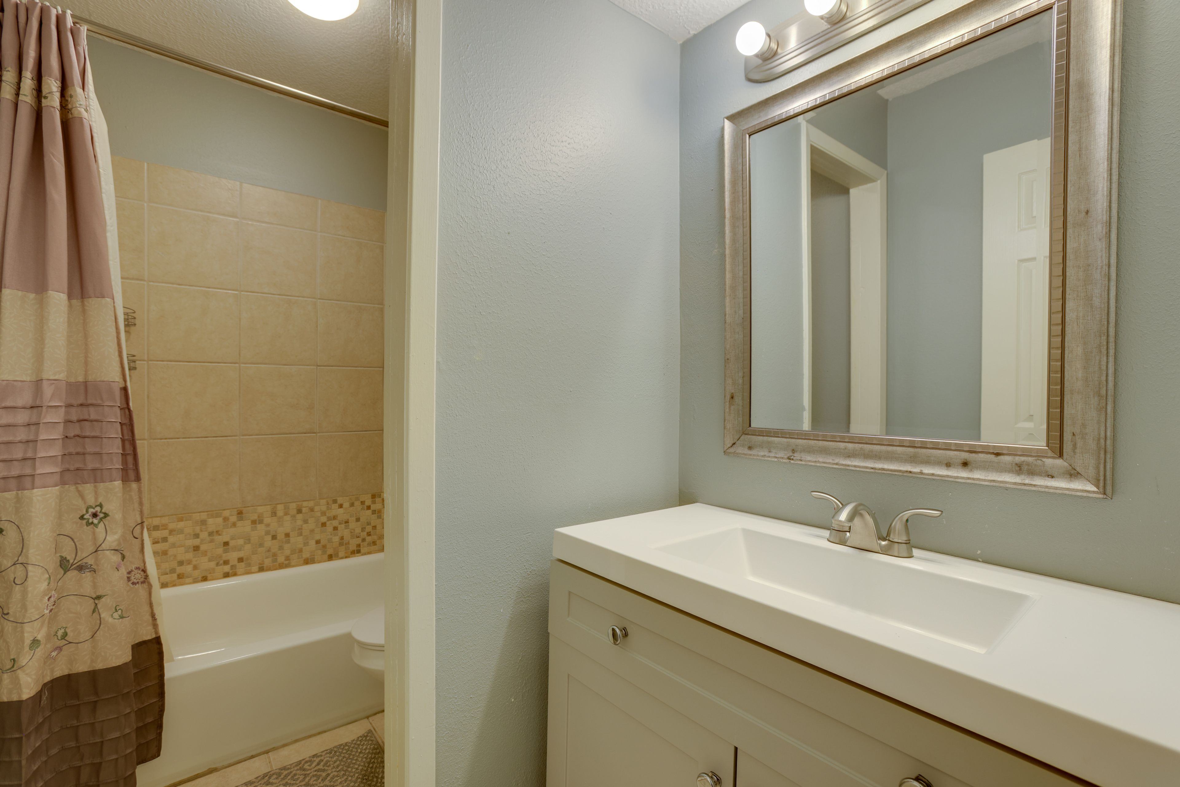 Full Bathroom | 2nd Floor