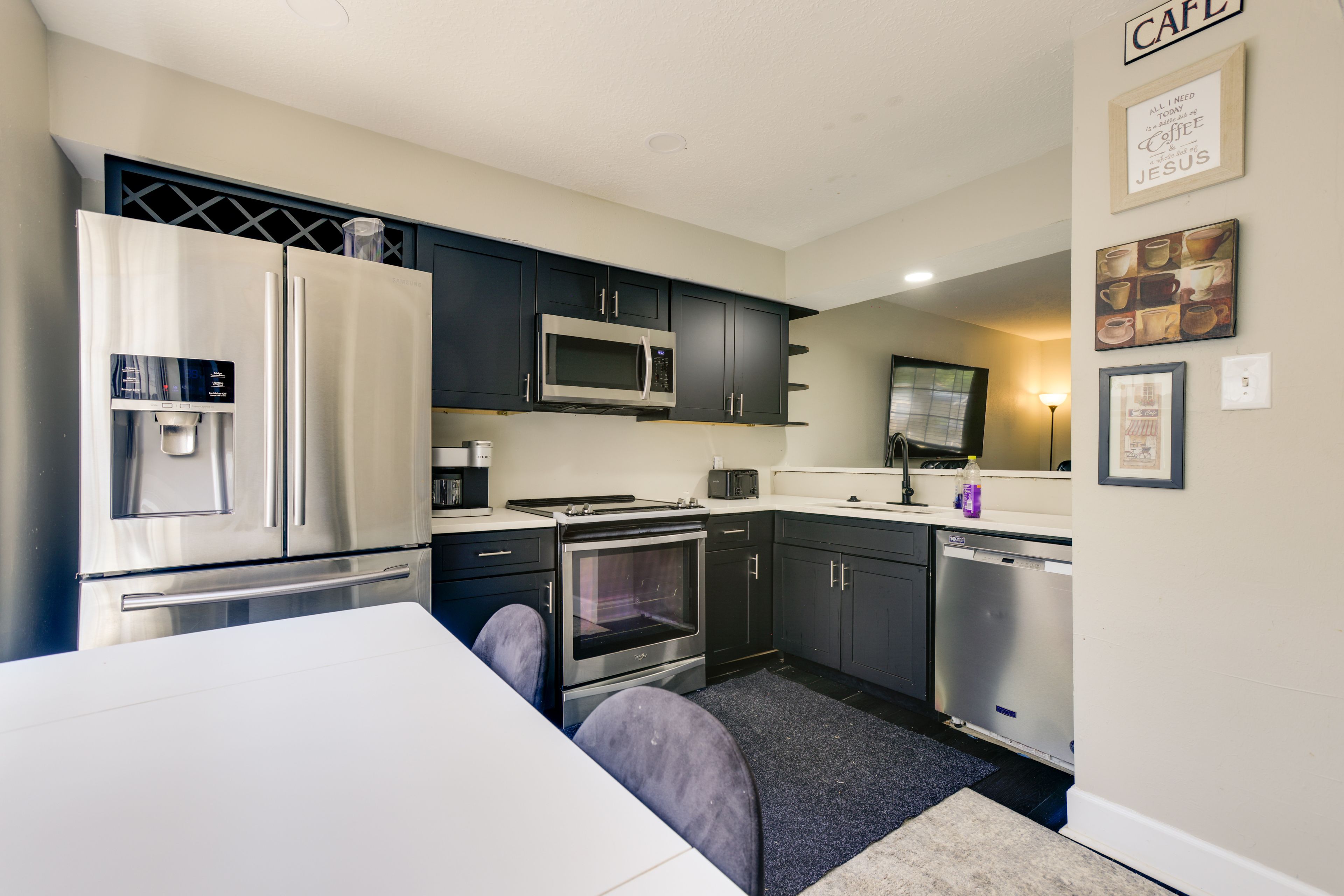 Kitchen | 1st Floor | Free WiFi