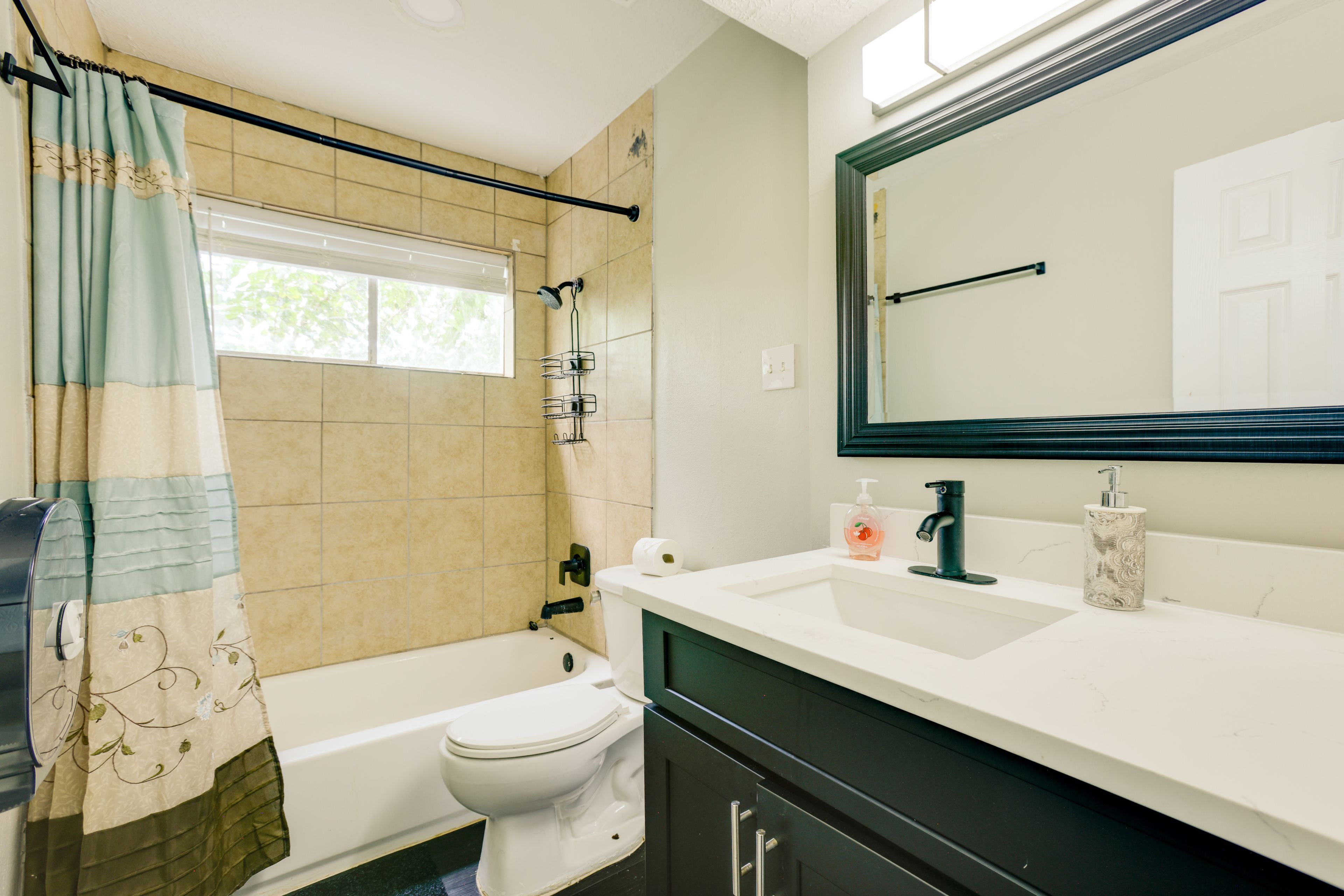 Full Bathroom | 2nd Floor