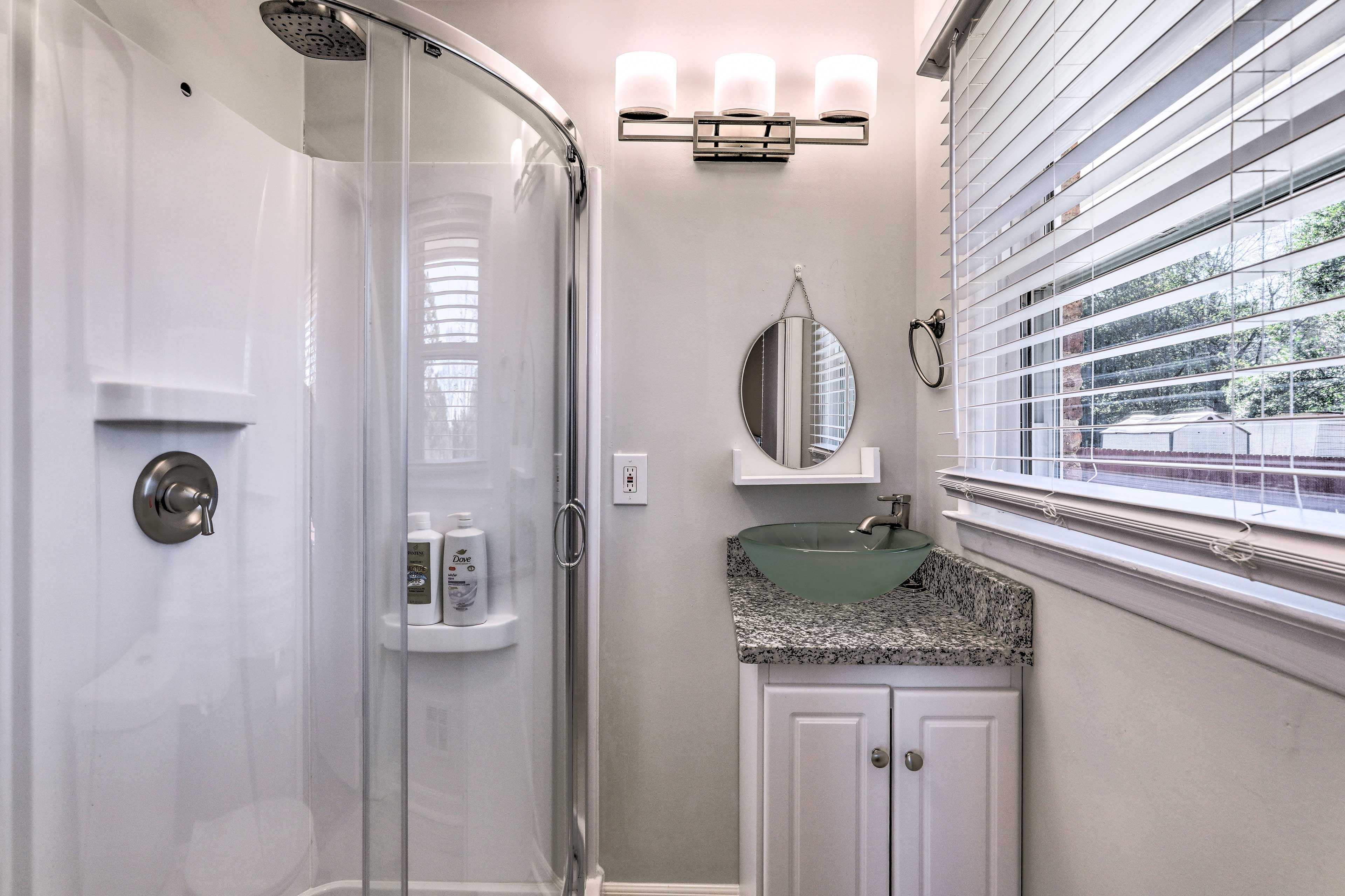 En-Suite Bathroom | Complimentary Toiletries