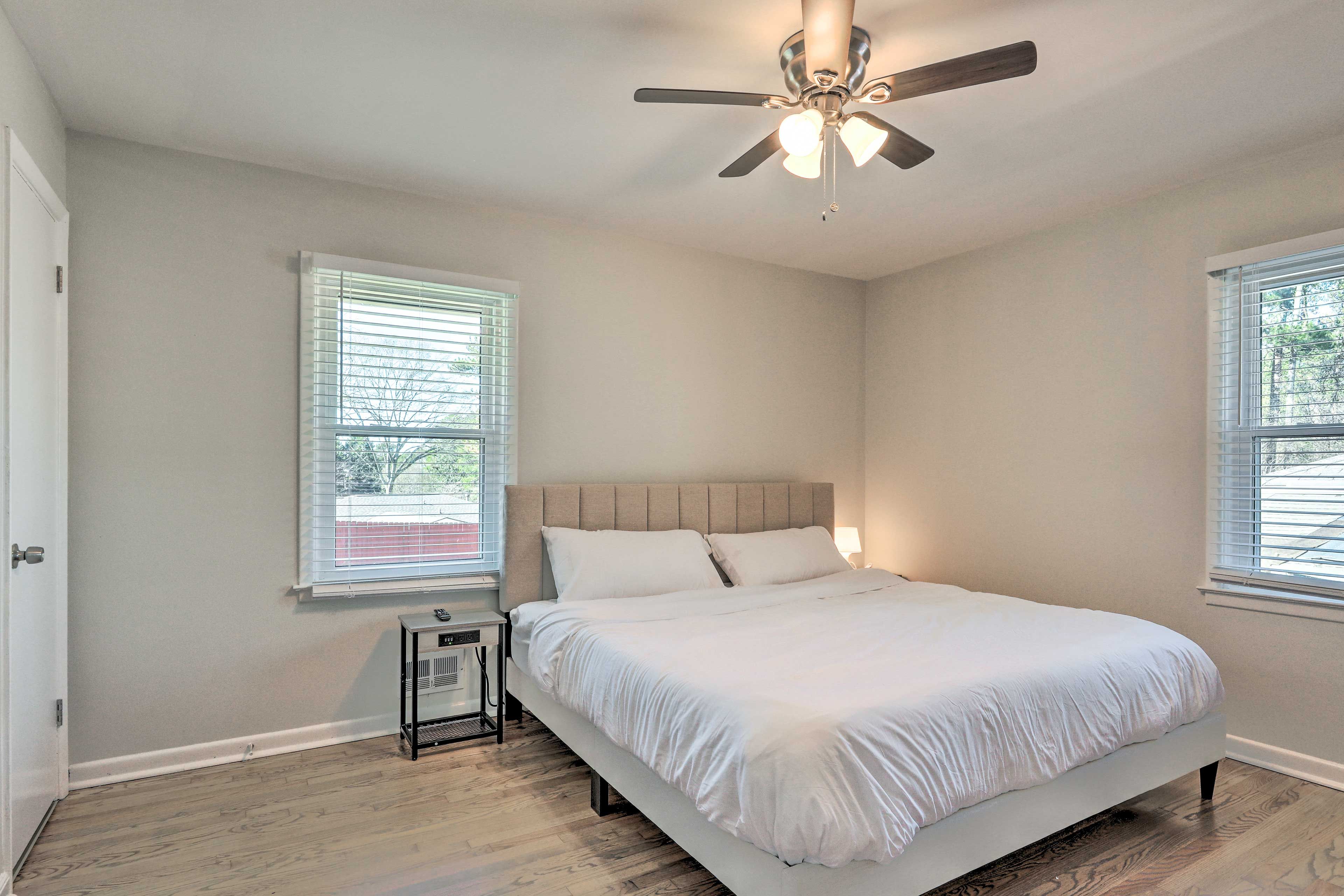 Bedroom 1 | King Bed | Smart TV | En-Suite Bathroom