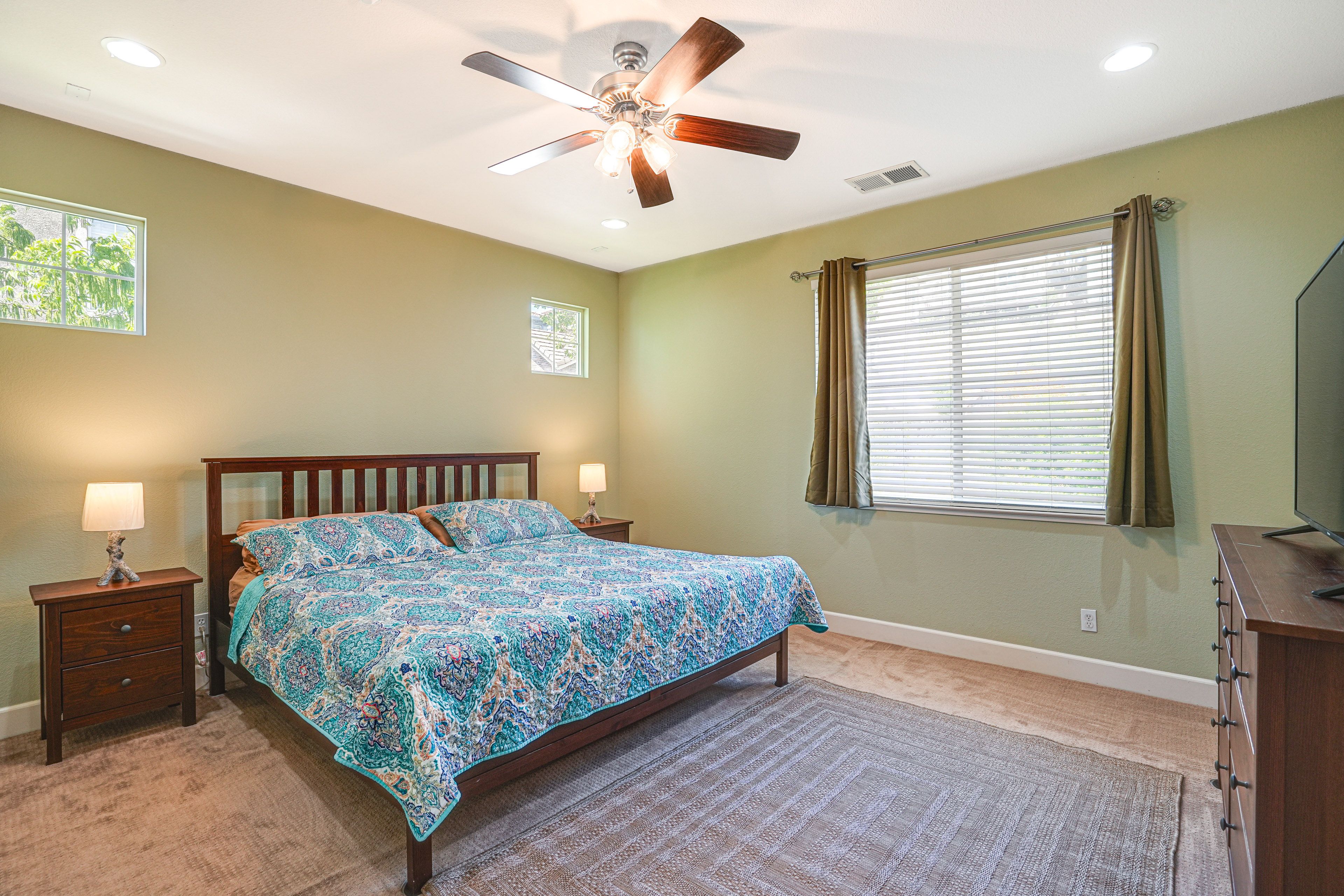 Bedroom 2 | King Bed | Smart TV | 2nd Floor