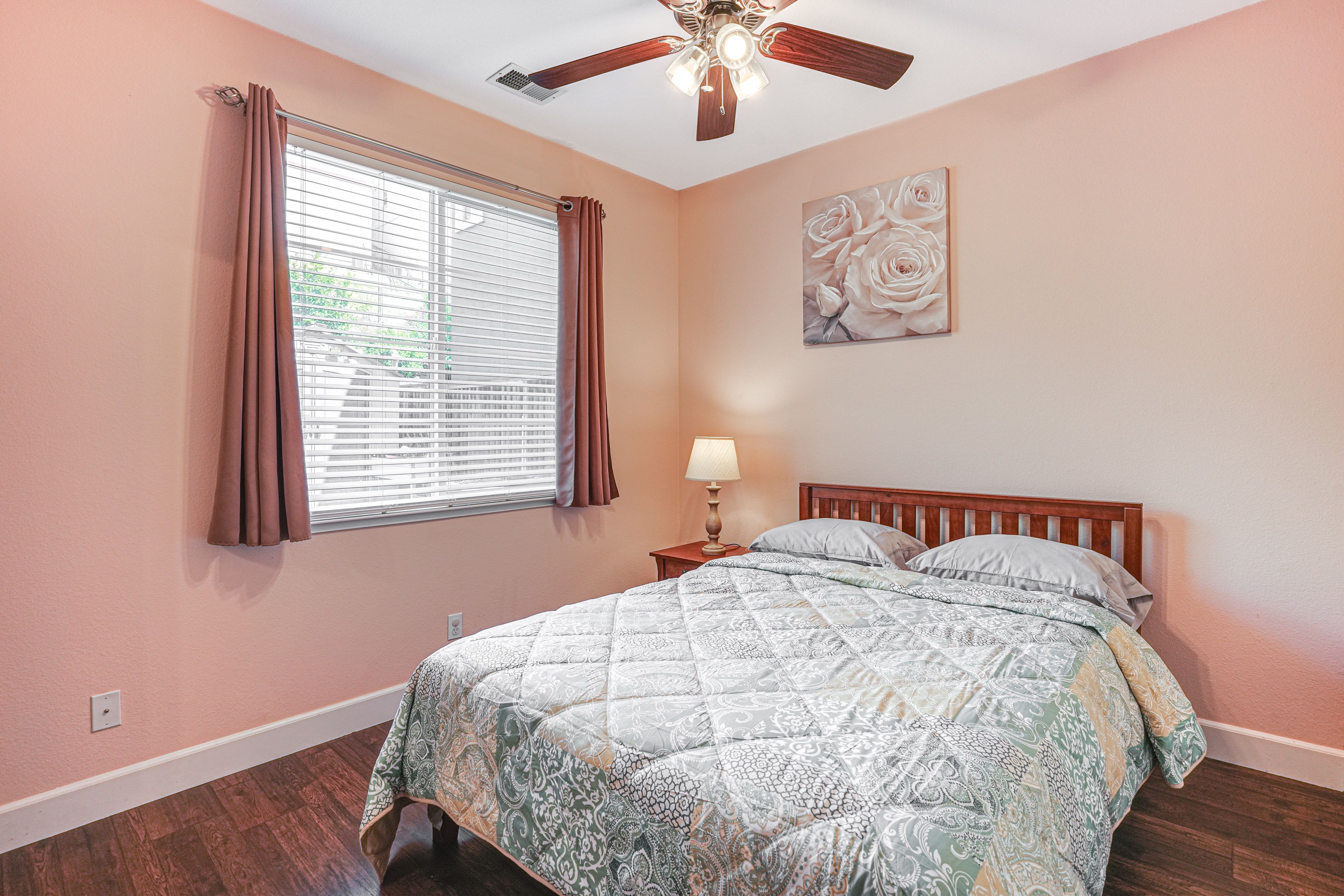 Bedroom 1 | Queen Bed | 1st Floor