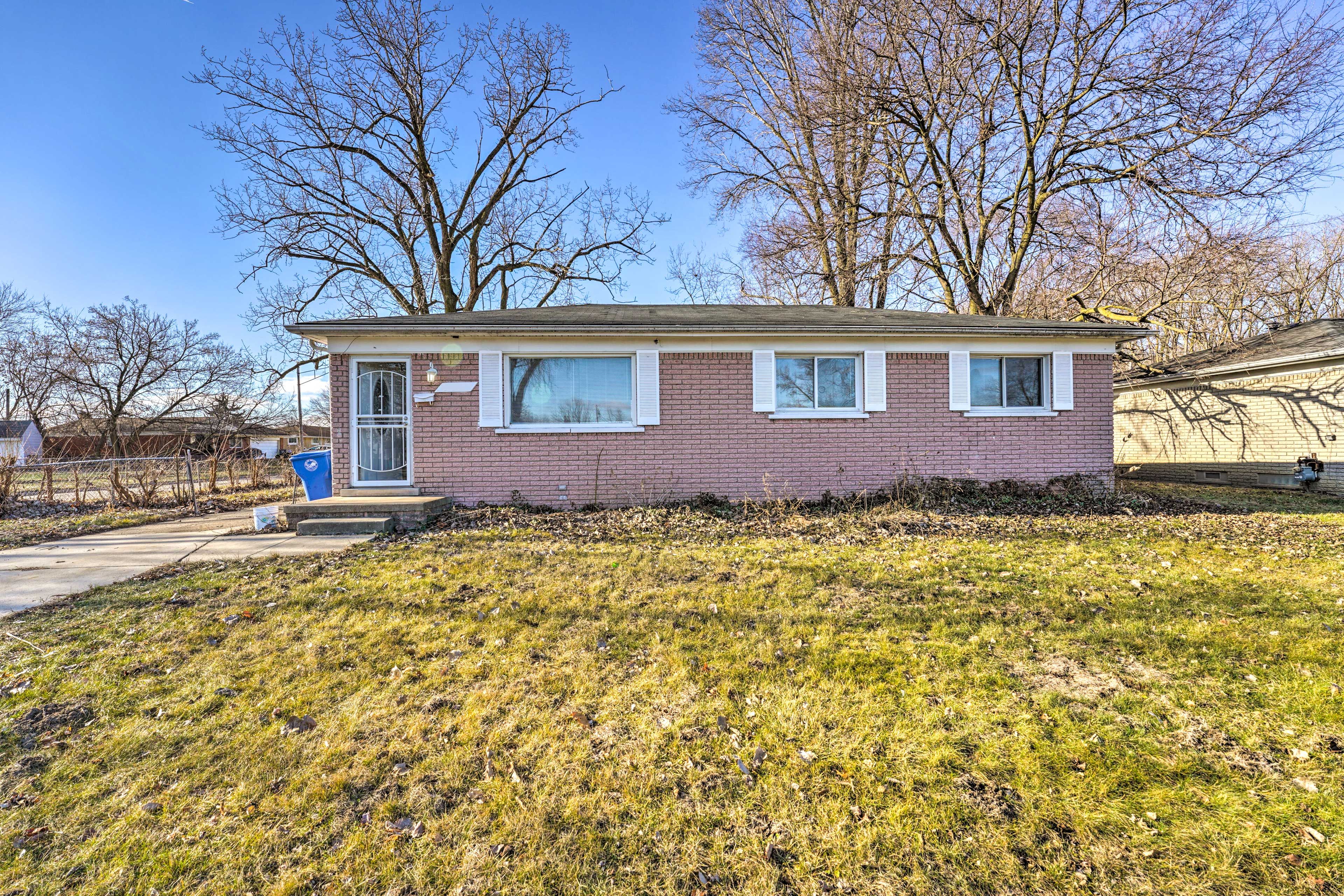 Parking | Garage (2 Vehicles) | Driveway (2 Vehicles) | RVs/Trailers Welcome
