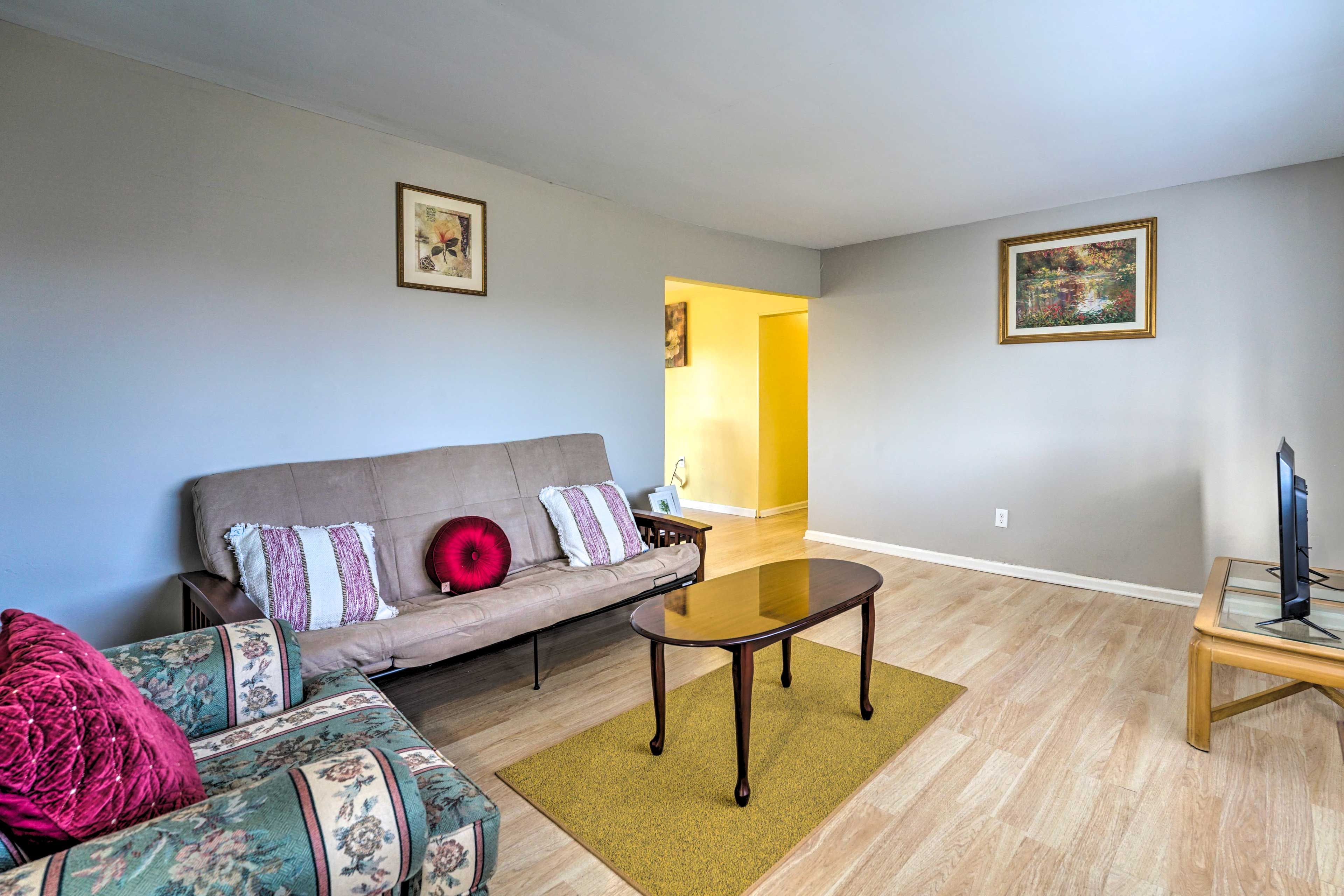 Living Room | Free WiFi | Smart TV | Full Futon