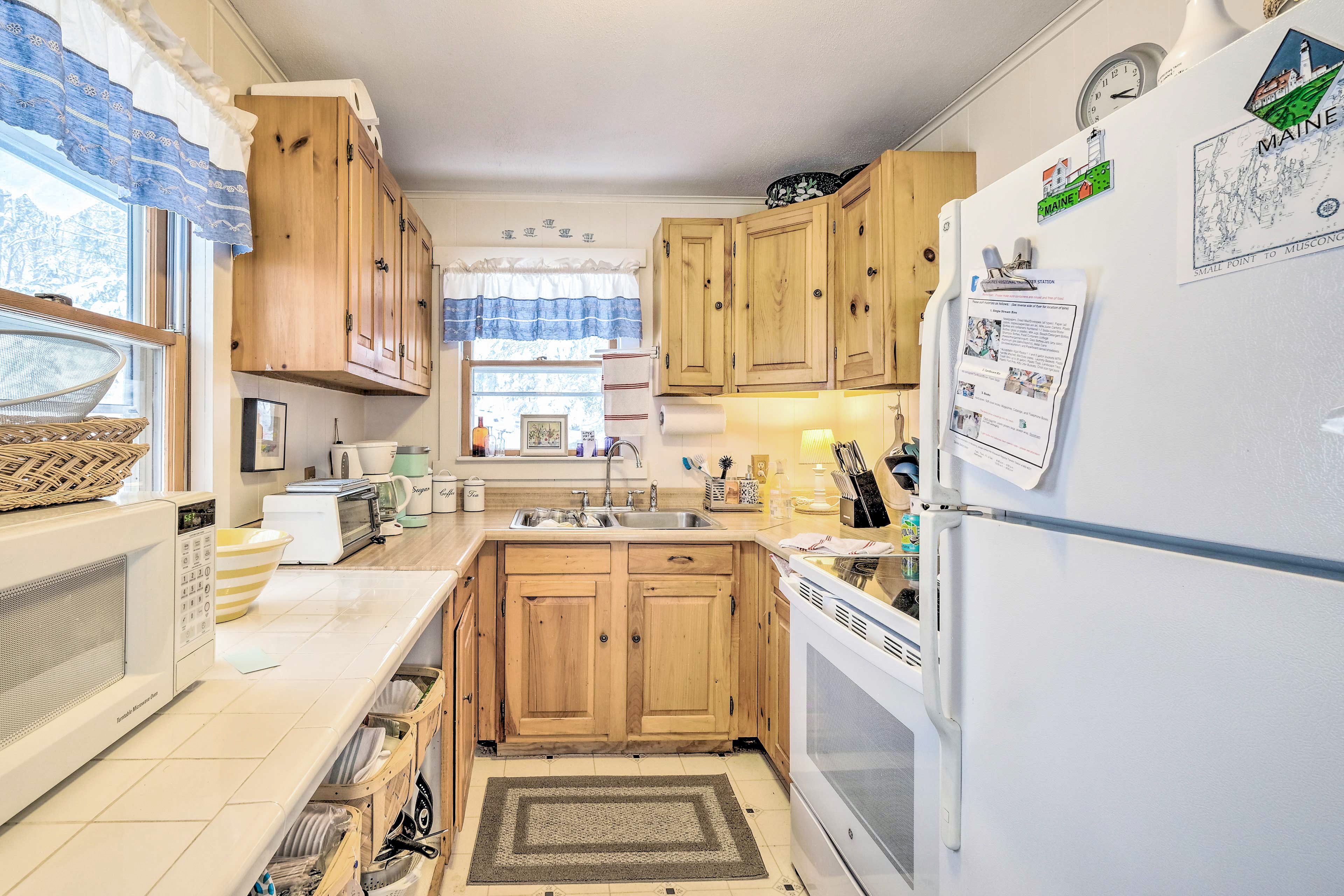 Kitchen | Cooking Basics | Coffee Maker | Paper Towels/Trash Bags Provided