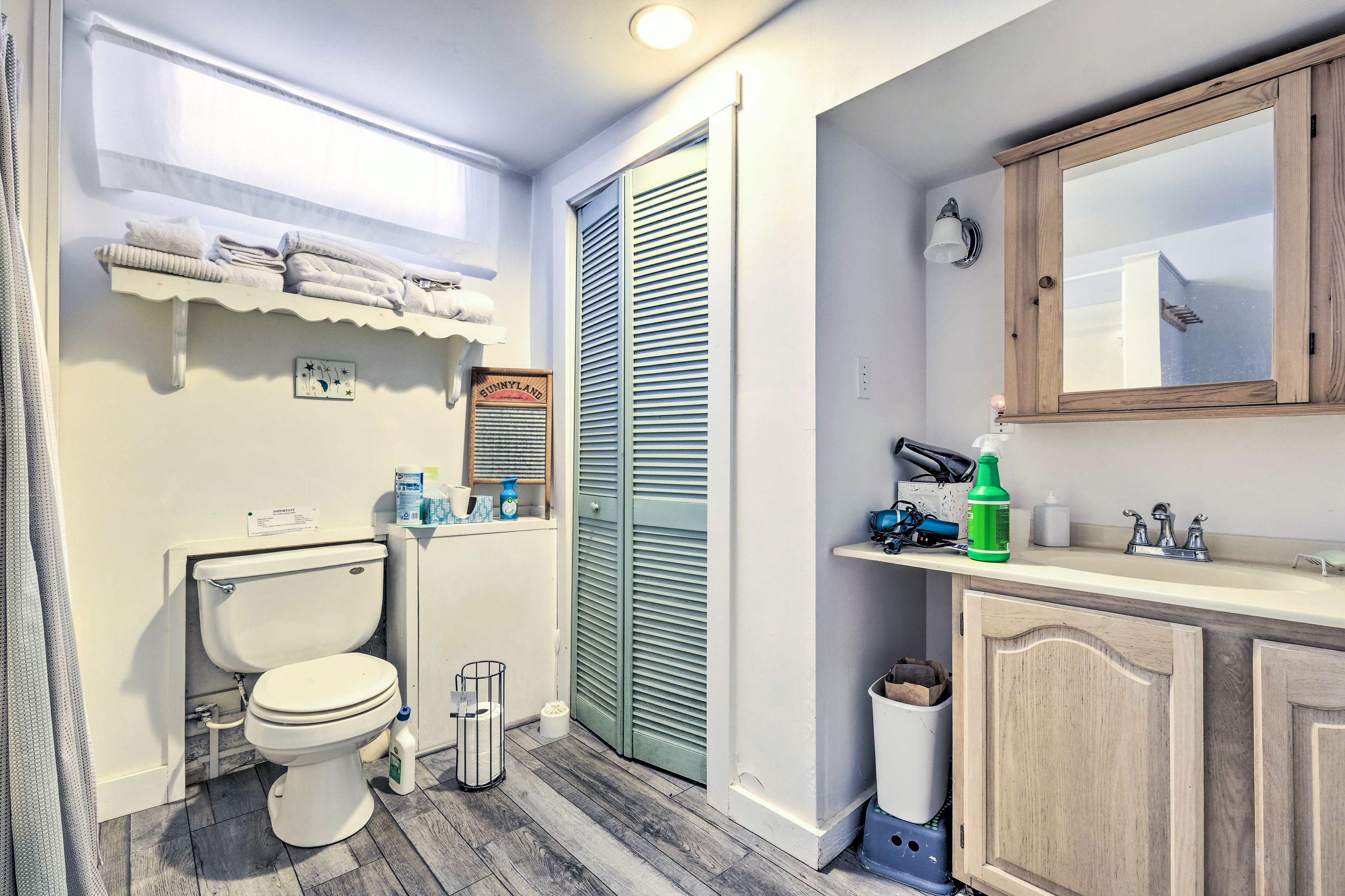 Full Bathroom | Complimentary Toiletries