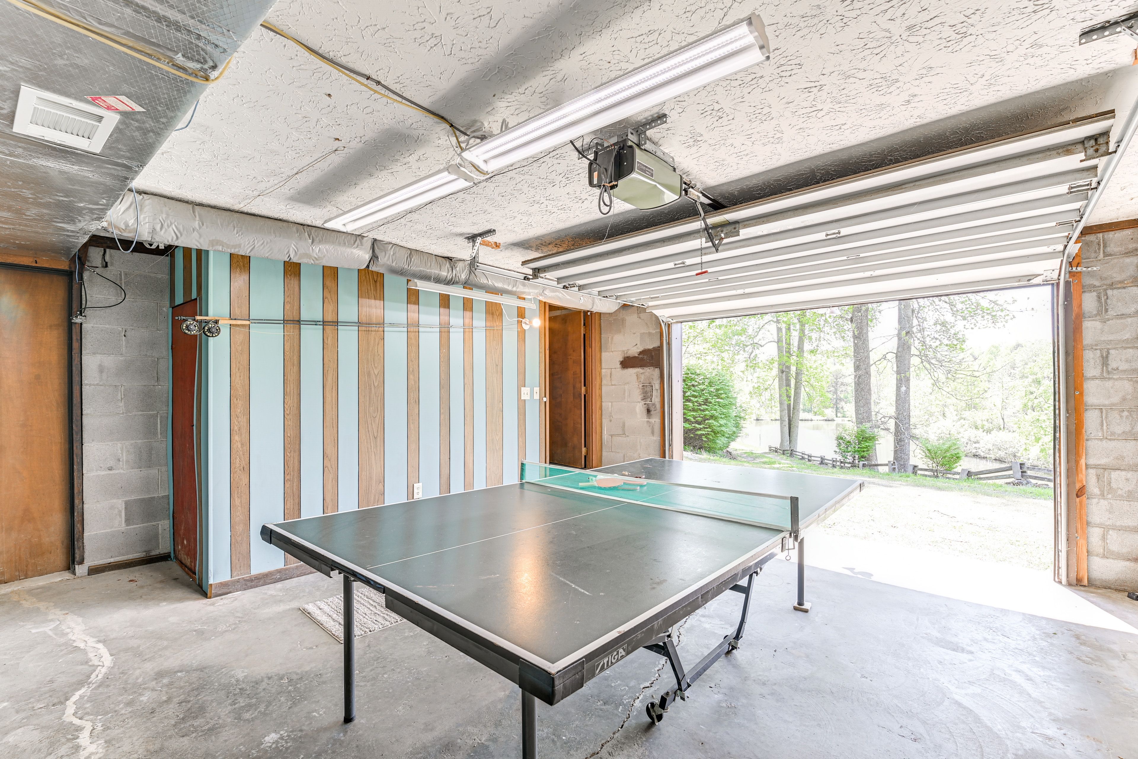 Garage | Ping-Pong Table