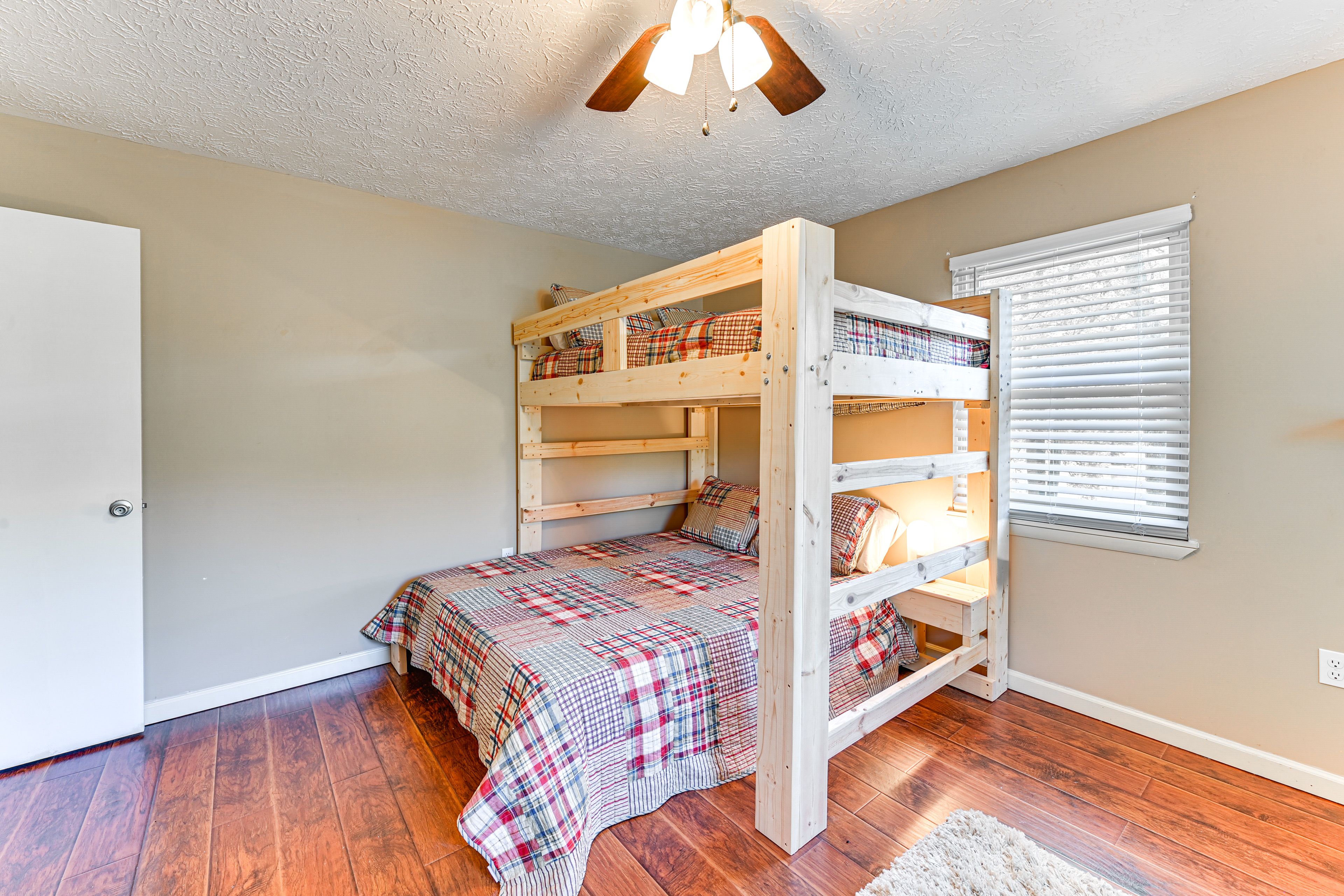 Bedroom 1 | Full/Queen Bunk Bed | Linens Provided