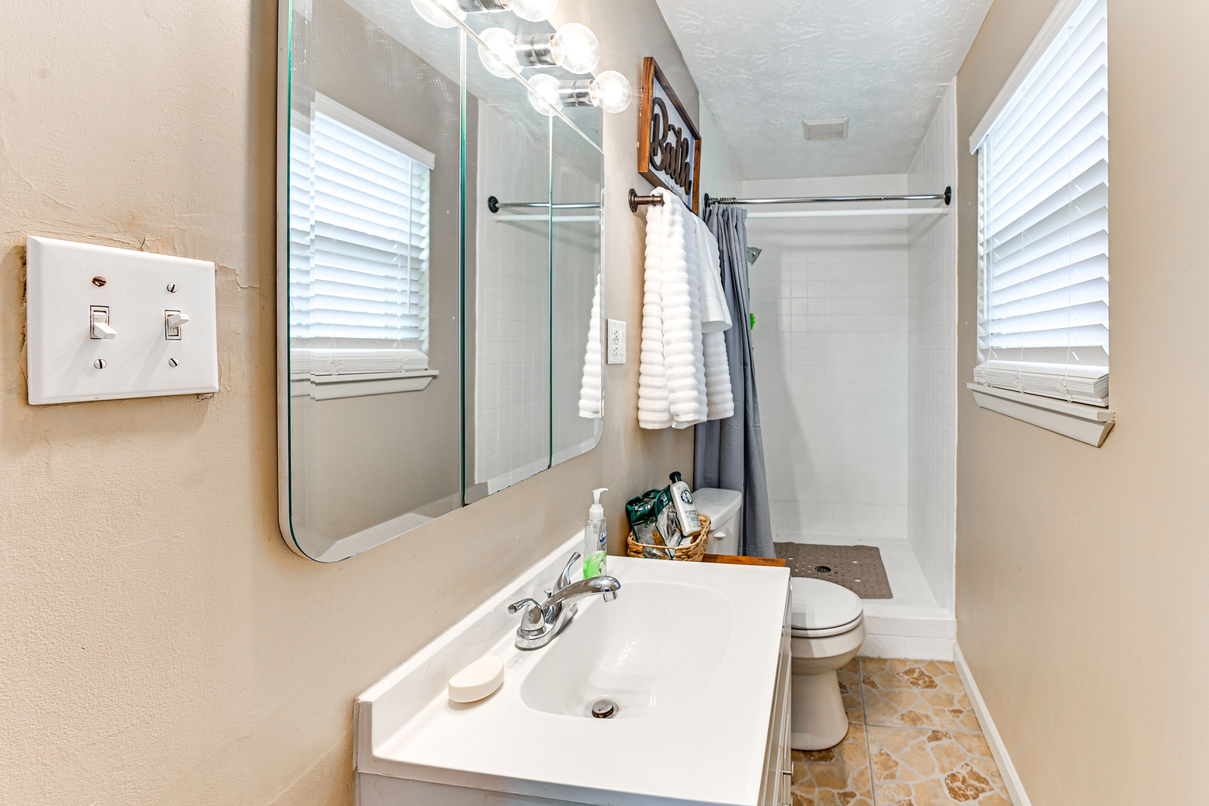 Full Bathroom | Complimentary Toiletries
