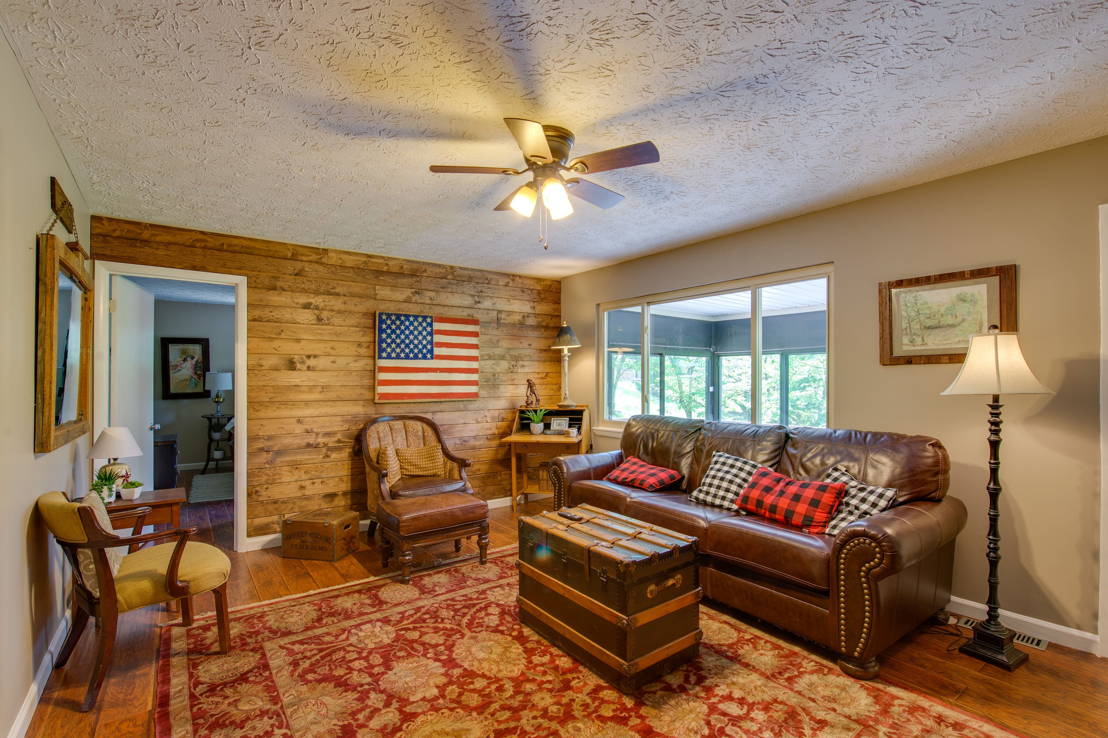 Living Room | Smart TV | Central A/C + Heating