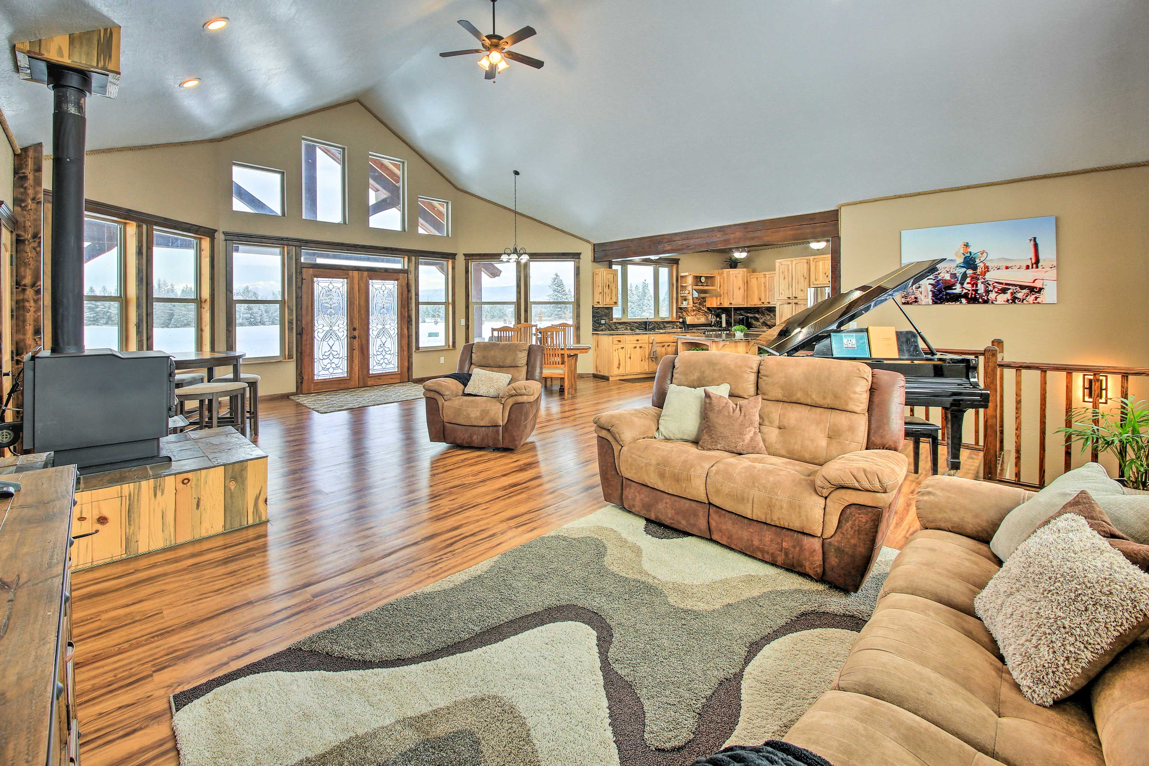 Living Room | Window A/C Units | Cable TV