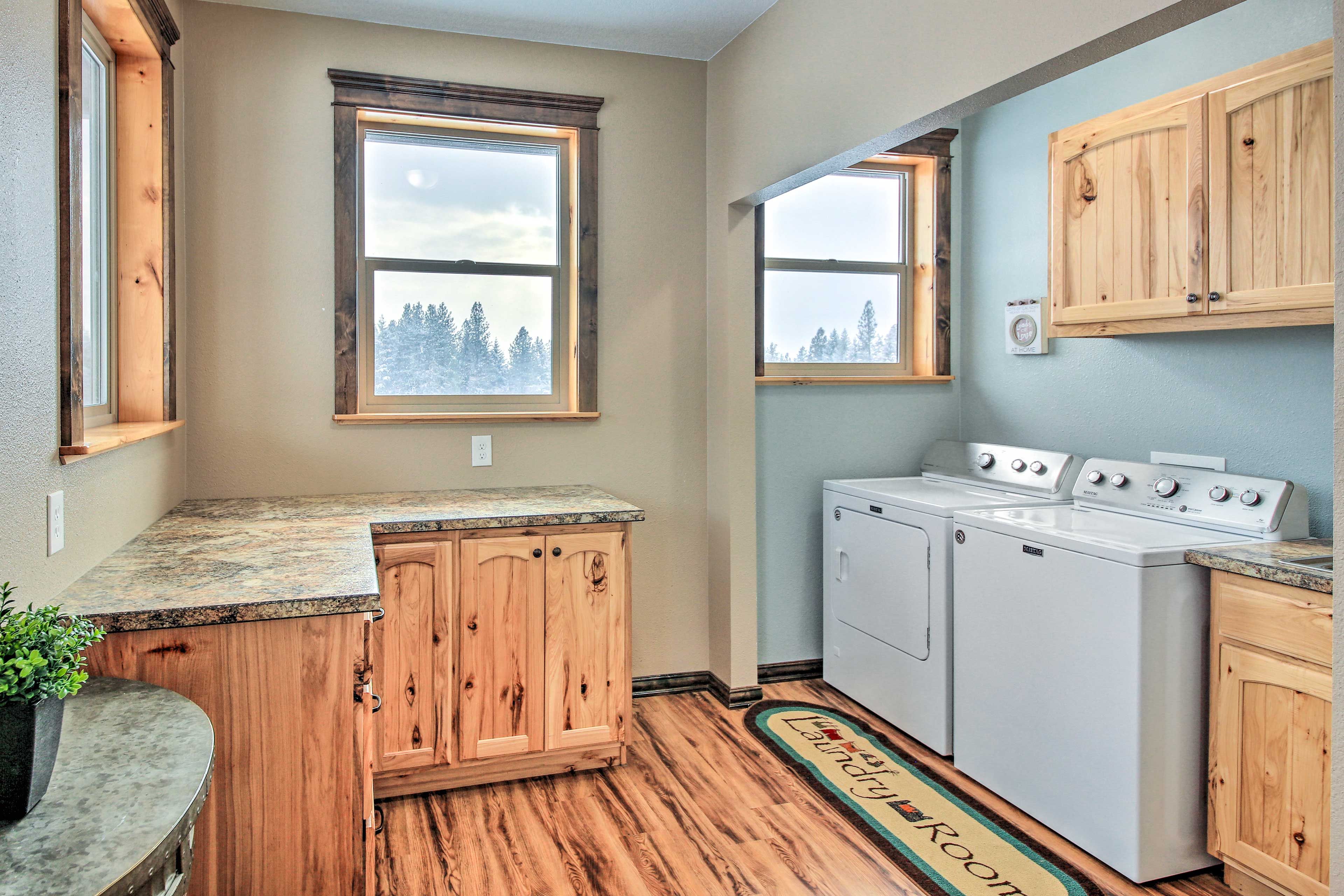Laundry Room | 2 Twin Cots