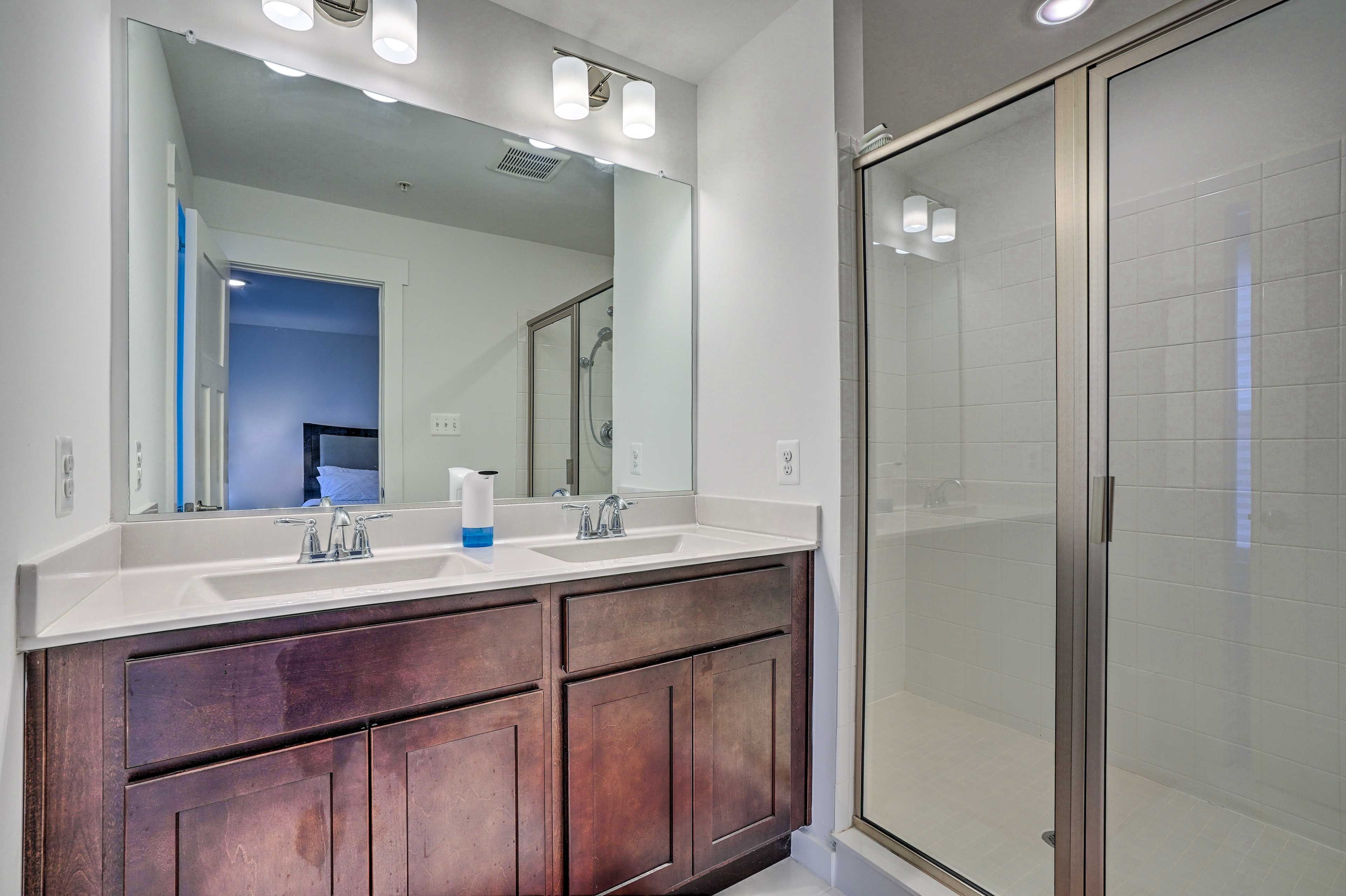 Full Bathroom | 2nd Floor