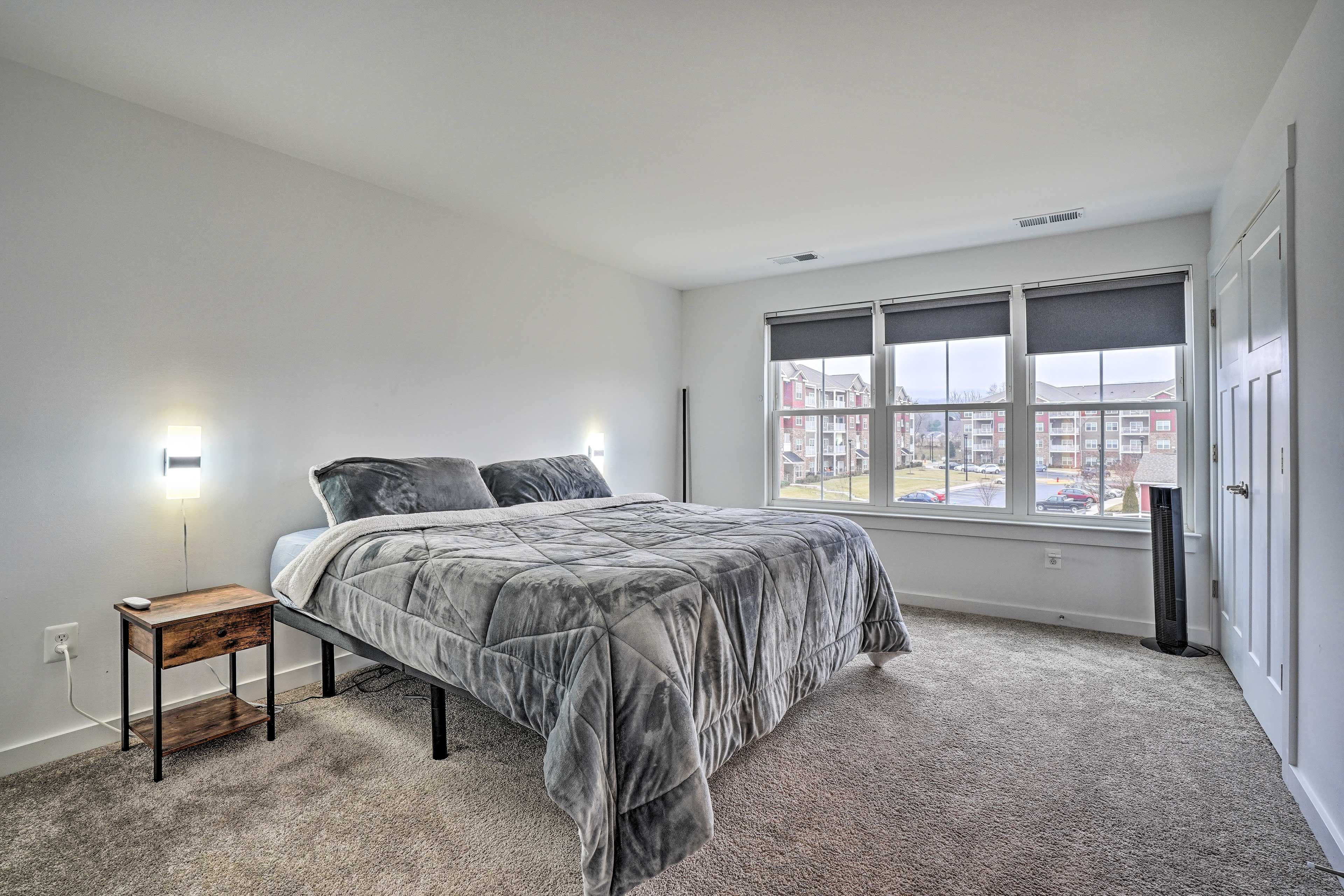 Bedroom 1 | King Bed | 3rd Floor | Linens Provided | En-Suite Bathroom