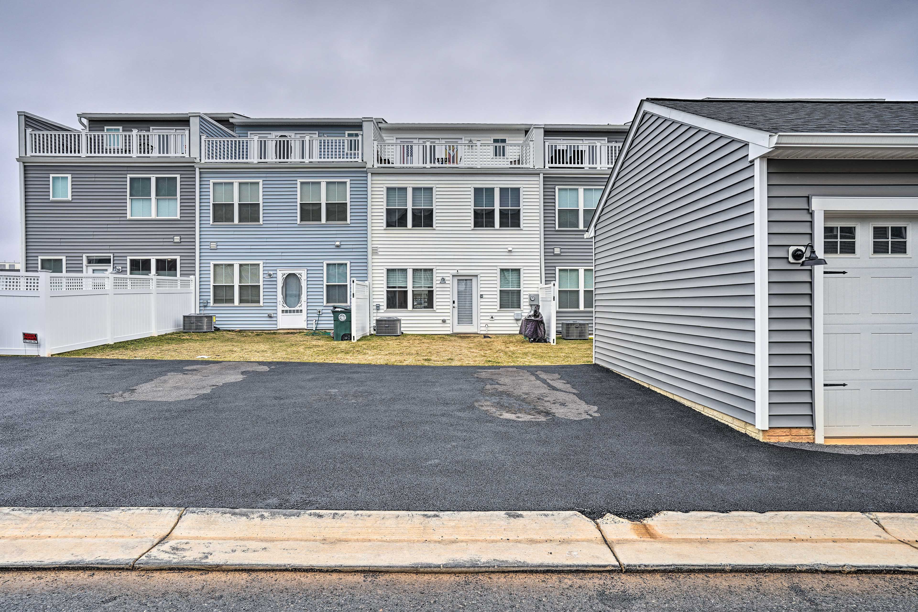 Parking | Driveway (2 Vehicles) | Street (First-Come, First-Served)