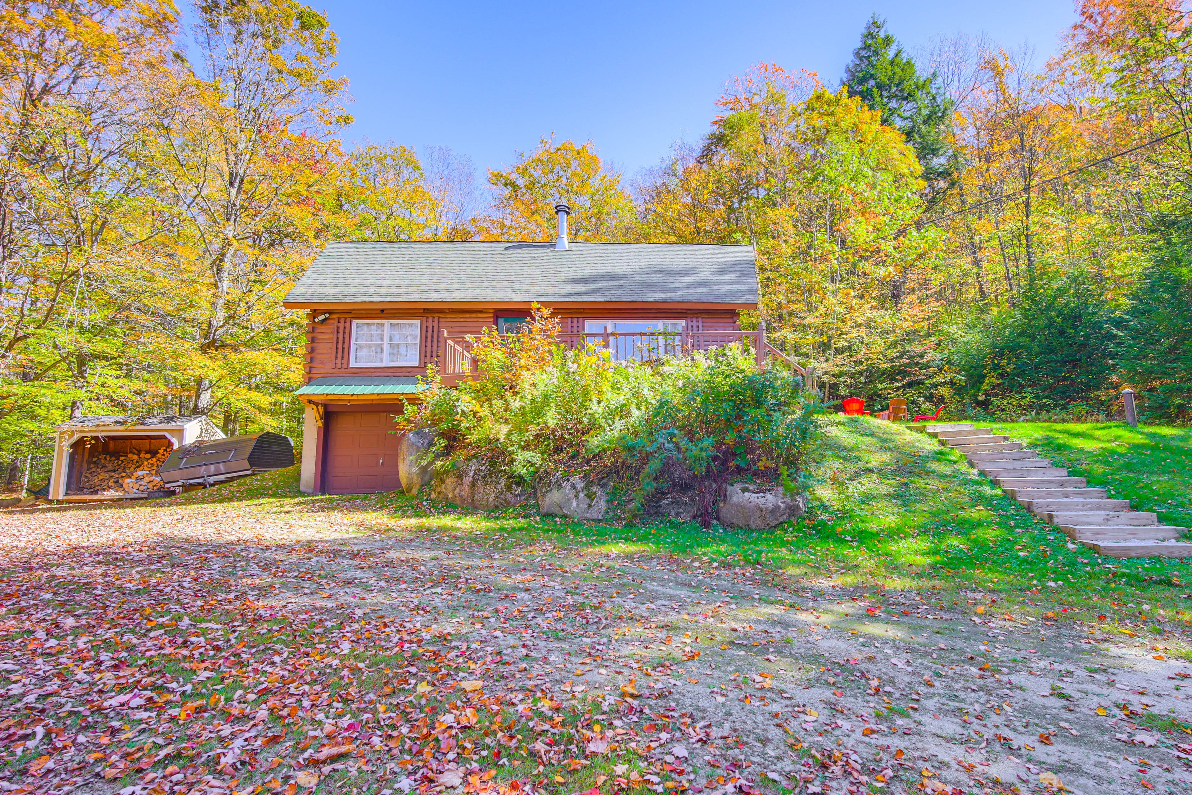 Parking | Driveway (6 vehicles) | RV/Trailer Parking Available