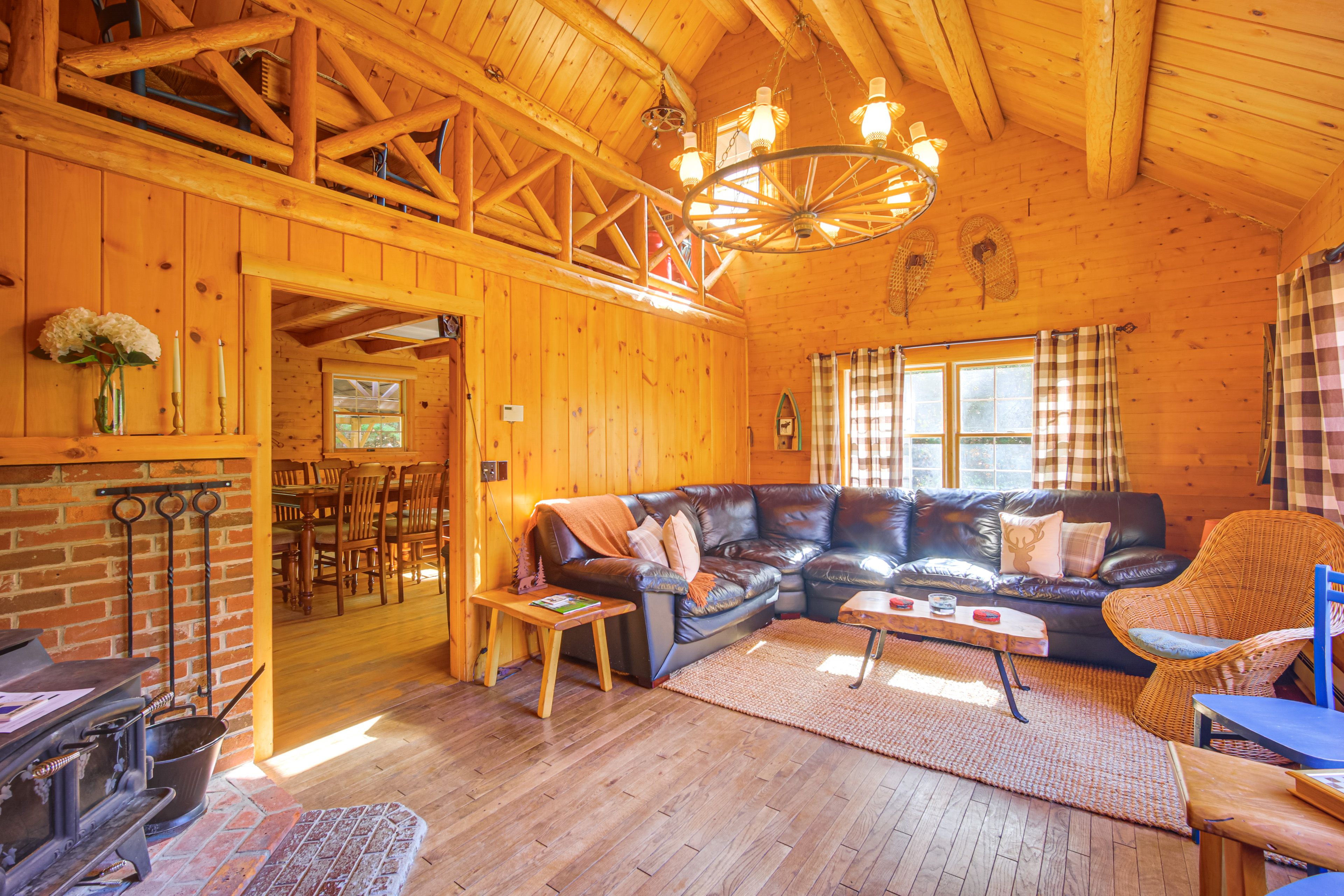 Living Room | Free WiFi | Smart TV w/ Cable | Wood-Burning Fireplace