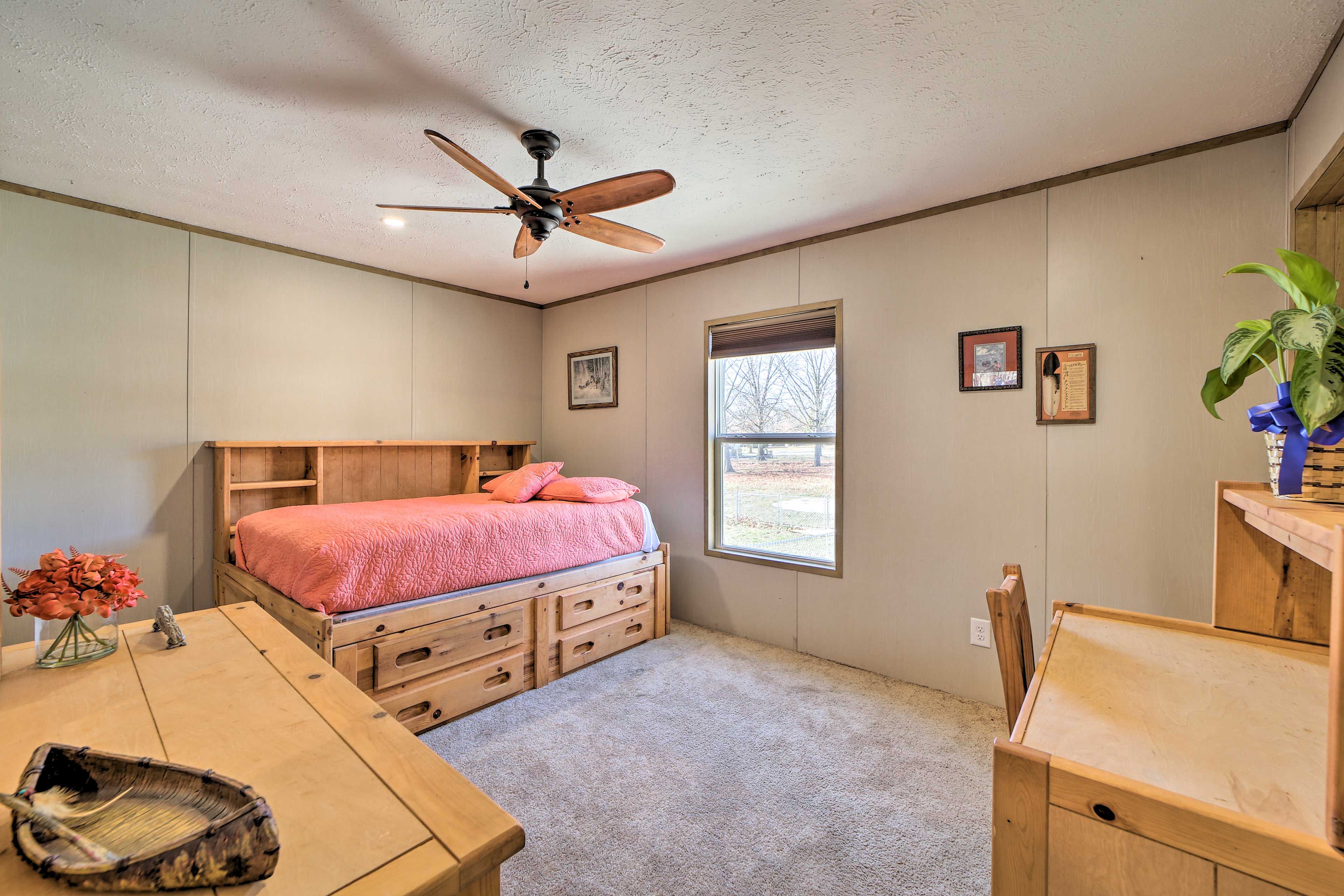 Bedroom 4 | Full Daybed | Desk